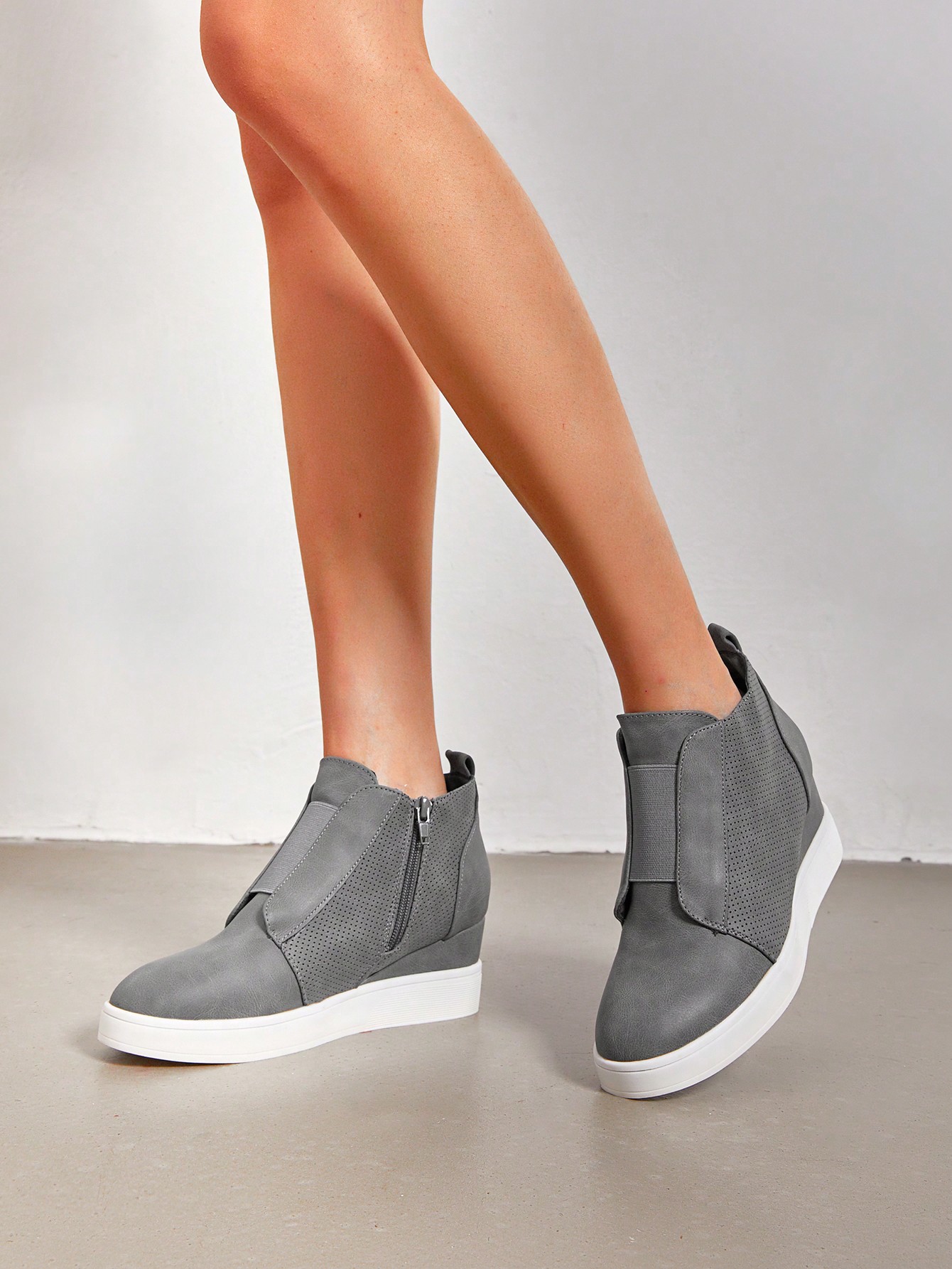 In Grey Women Ankle Boots & Booties