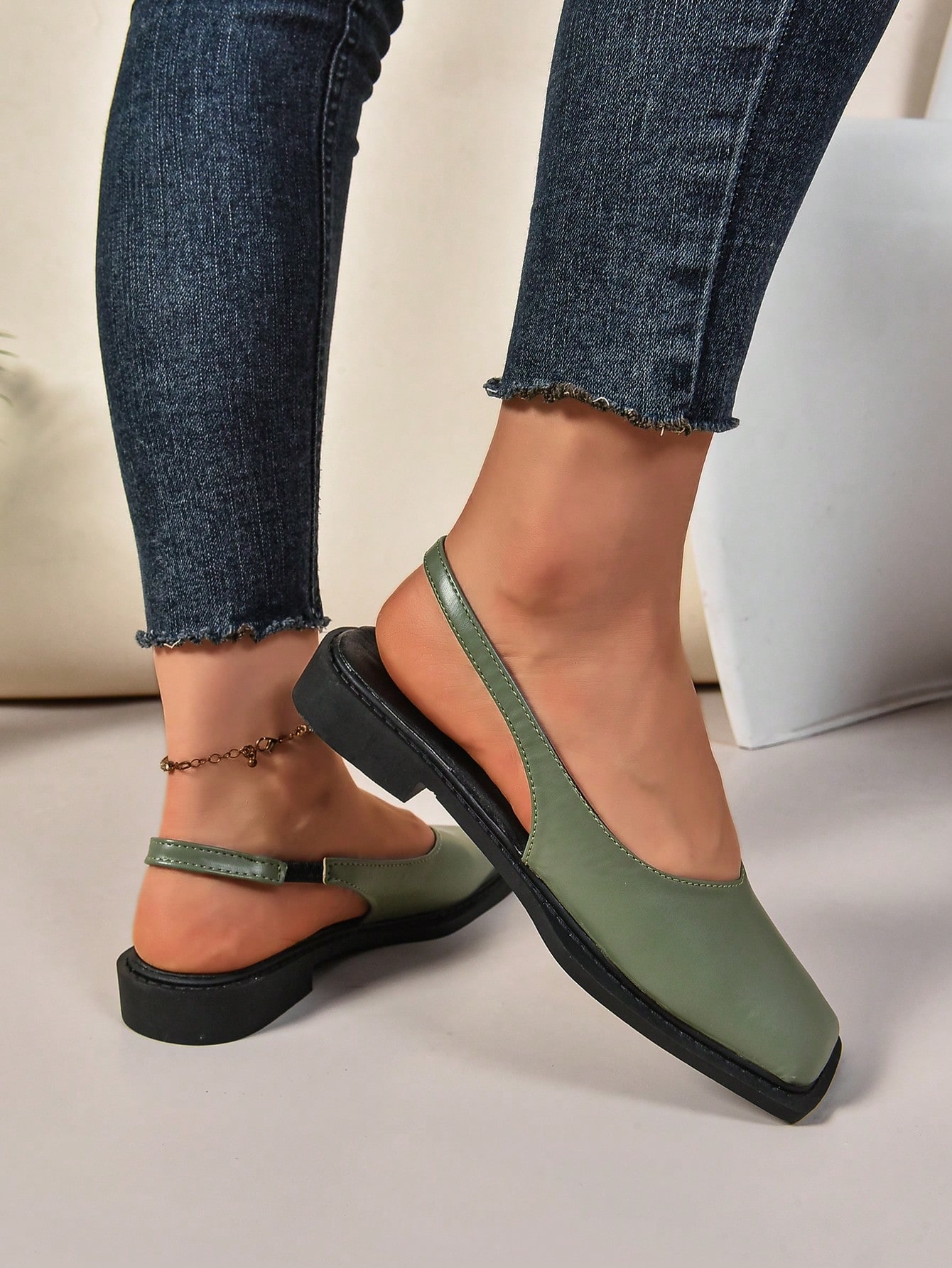 In Green Women Flats