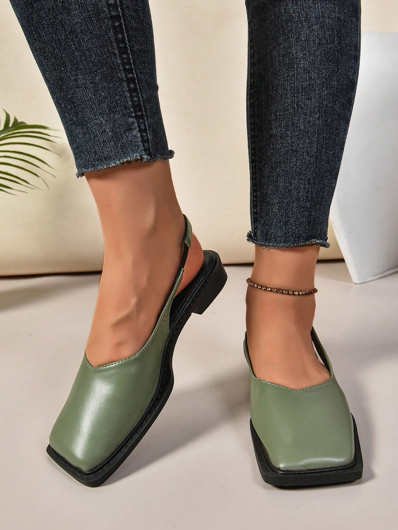 In Green Women Flats