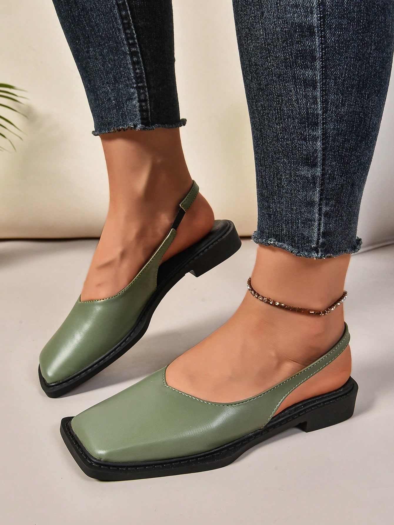 In Green Women Flats