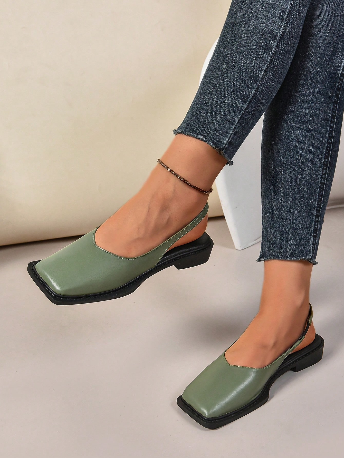 In Green Women Flats