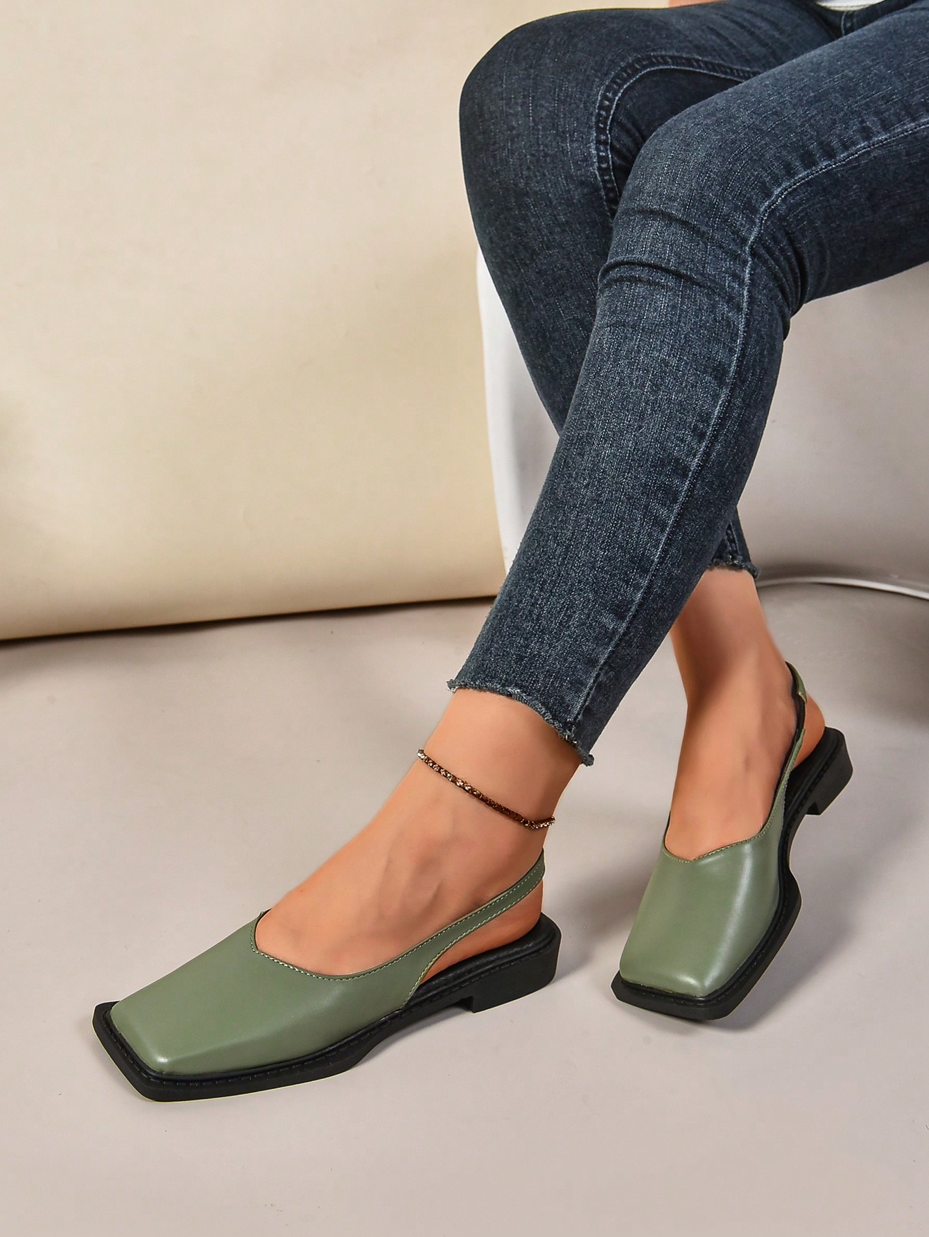 In Green Women Flats