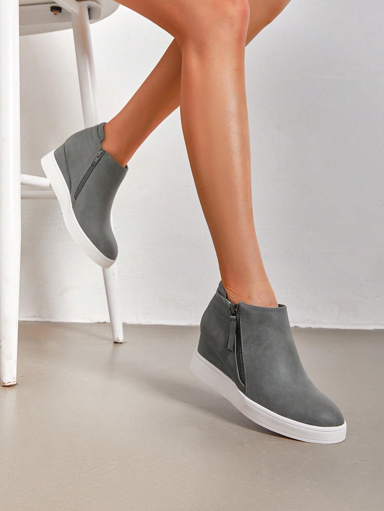 In Grey Women Ankle Boots & Booties