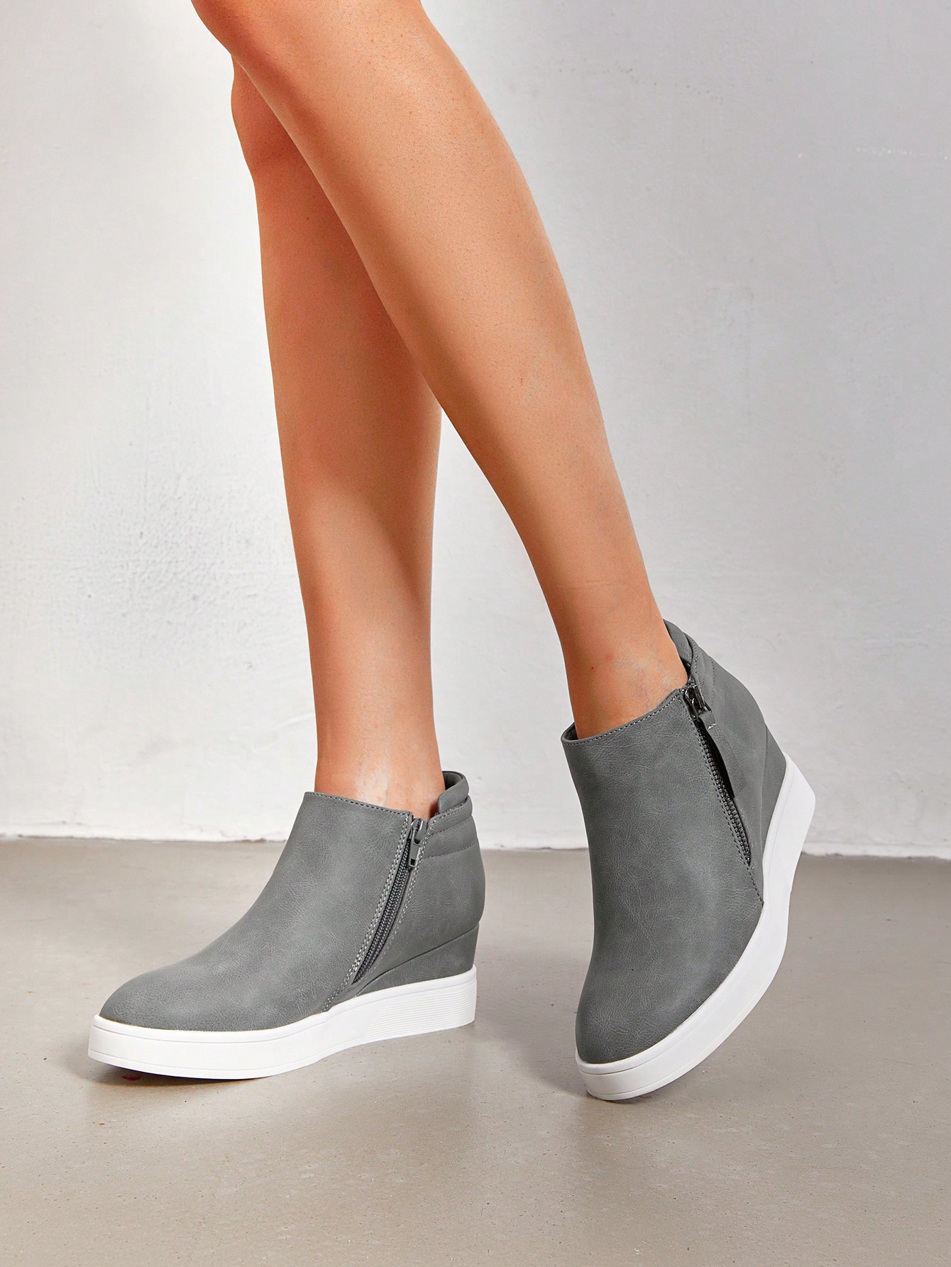 In Grey Women Ankle Boots & Booties