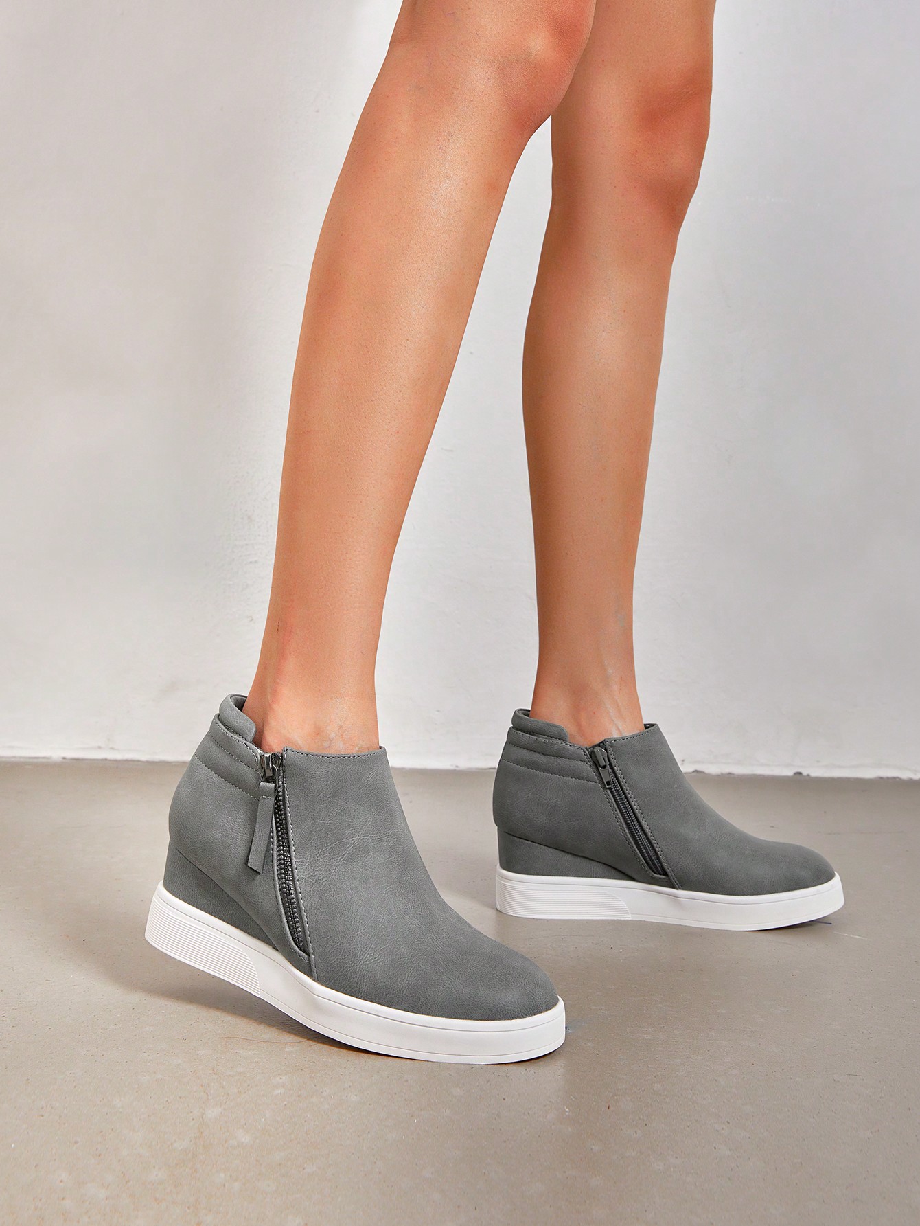 In Grey Women Ankle Boots & Booties