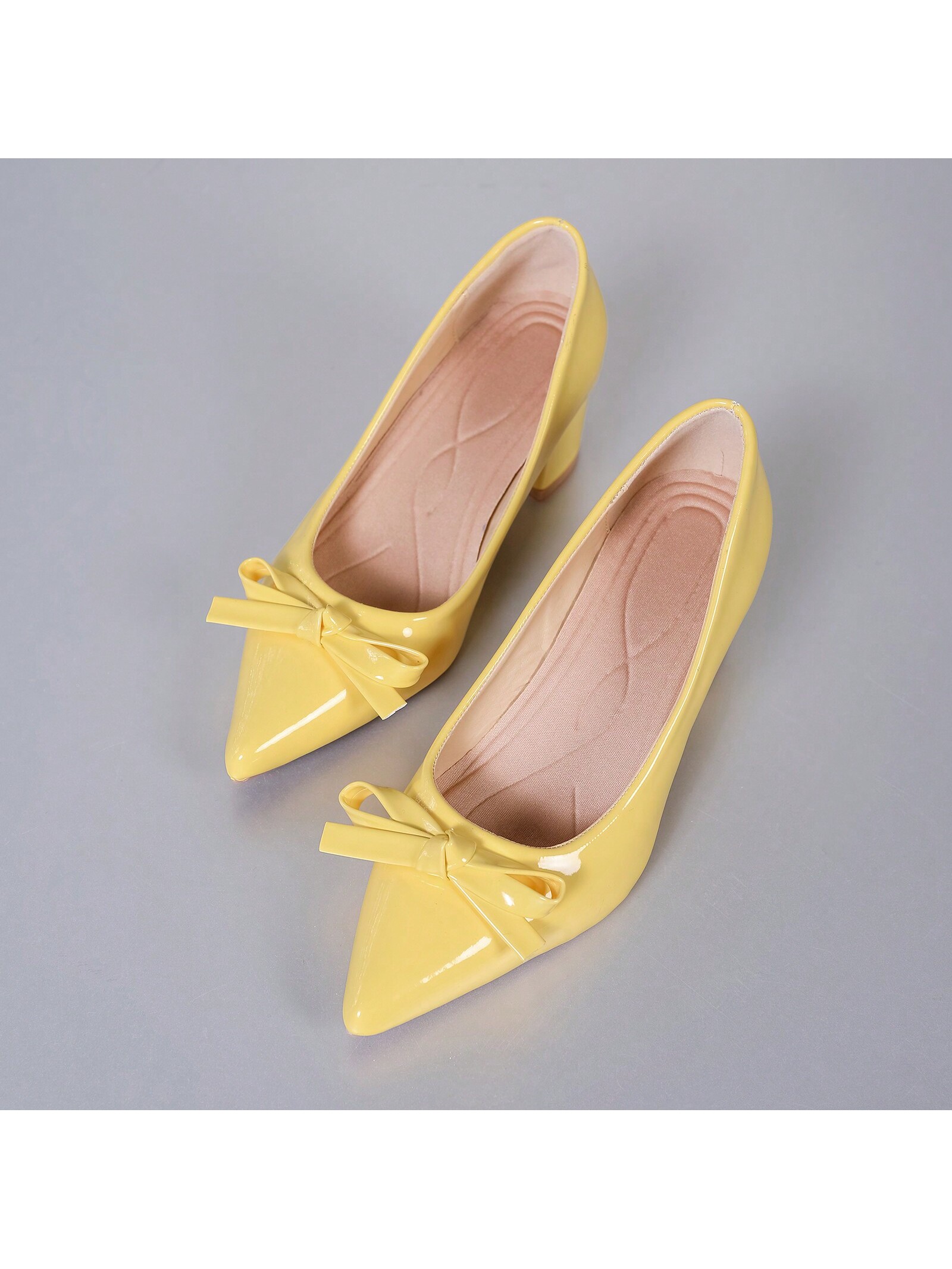 In Yellow Women Pumps