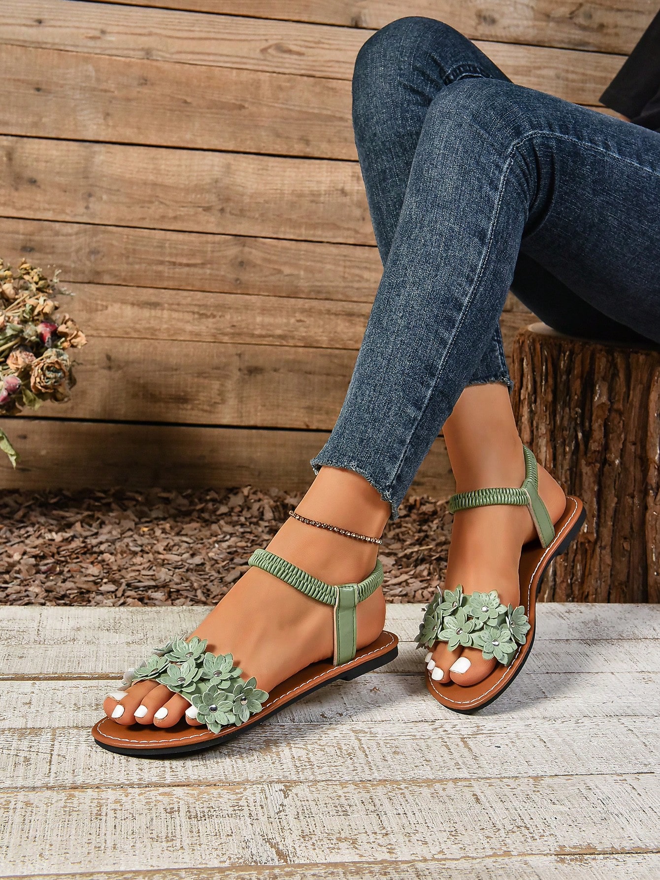 In Green Women Flat Sandals