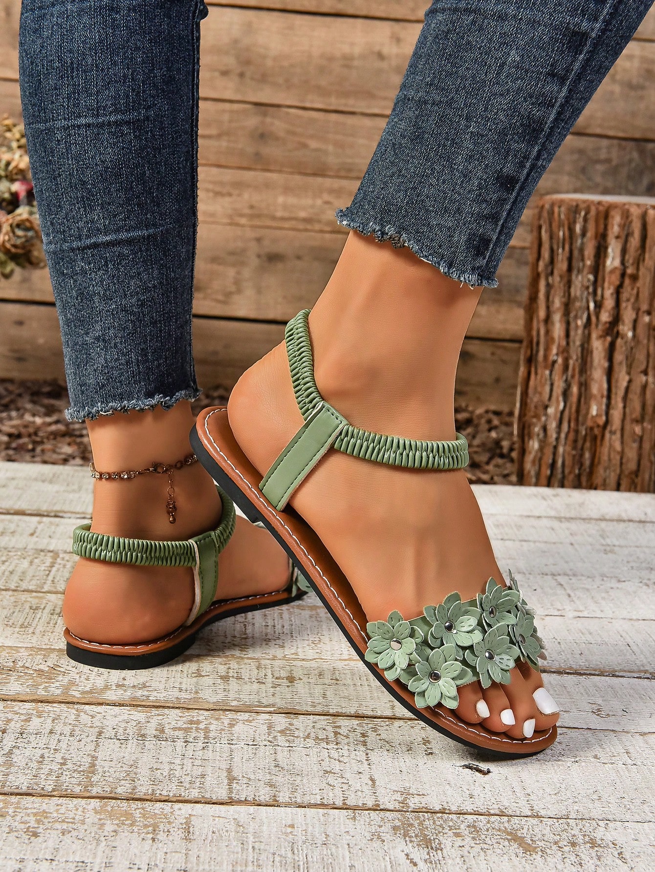 In Green Women Flat Sandals