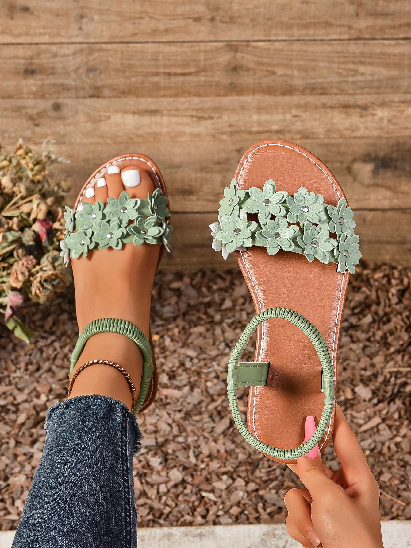 In Green Women Flat Sandals