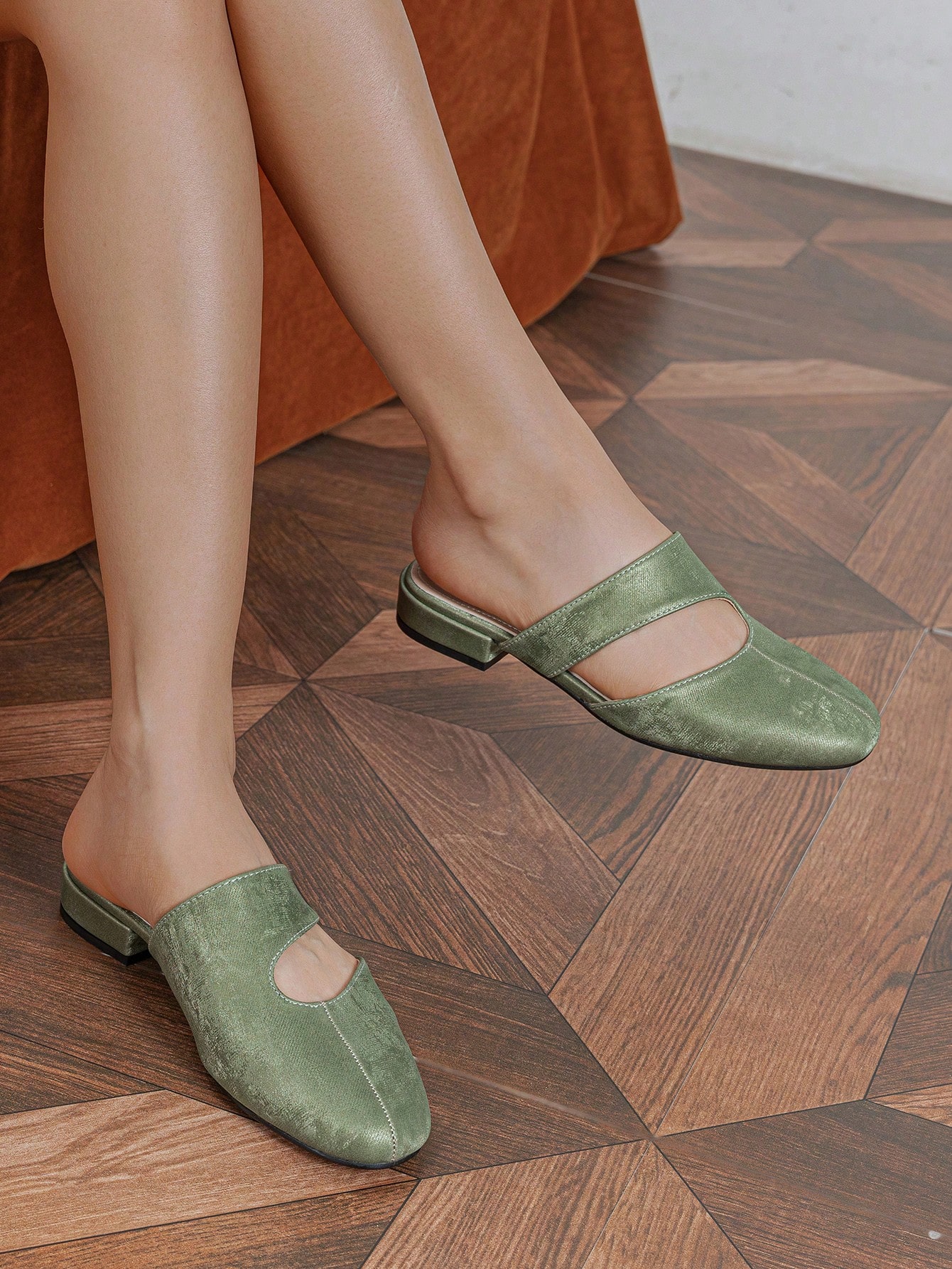 In Green Women Flats