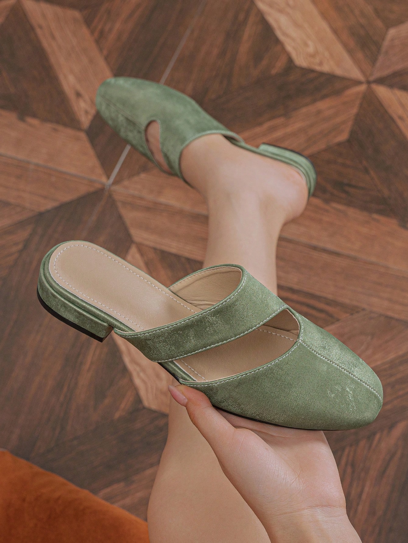 In Green Women Flats