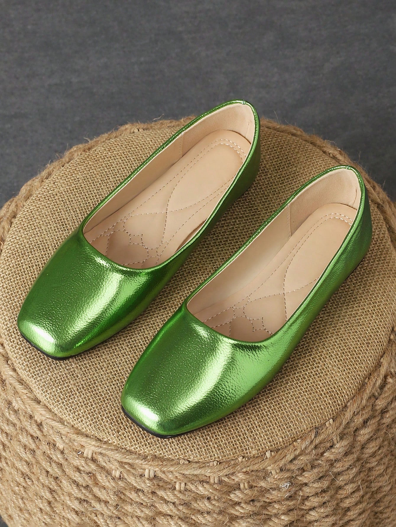 In Green Women Flats