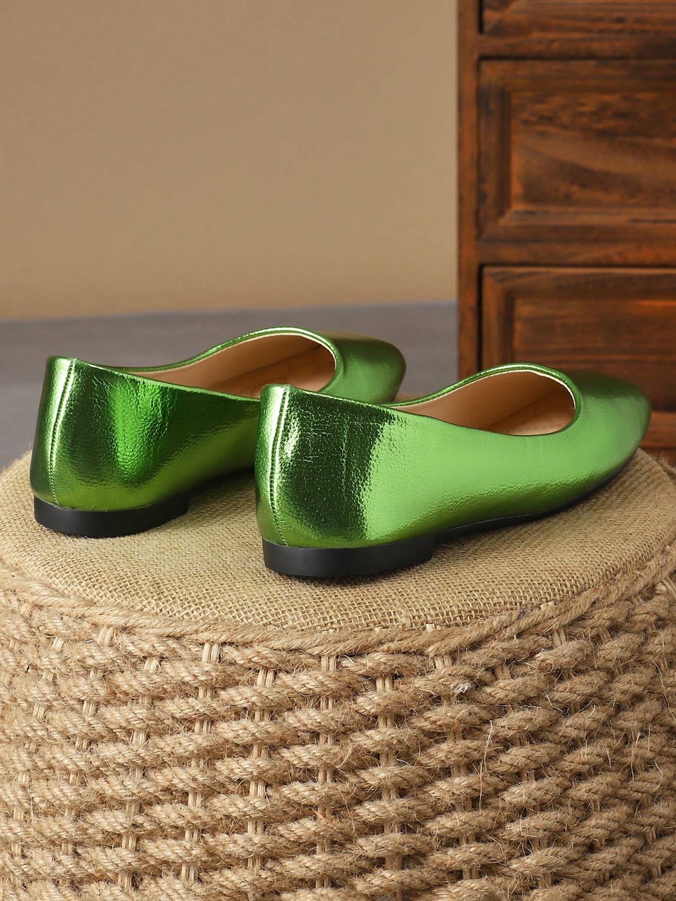 In Green Women Flats