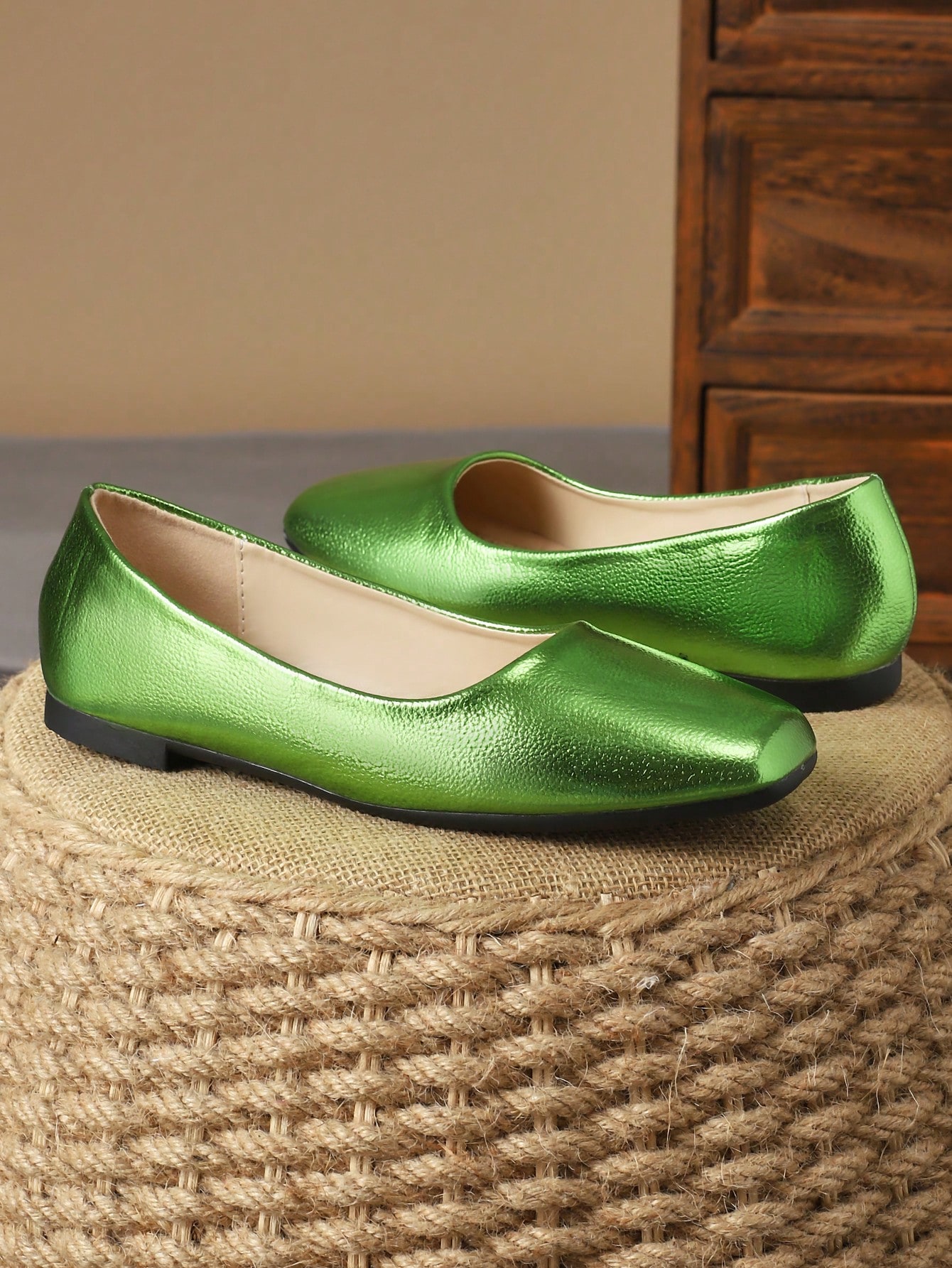 In Green Women Flats