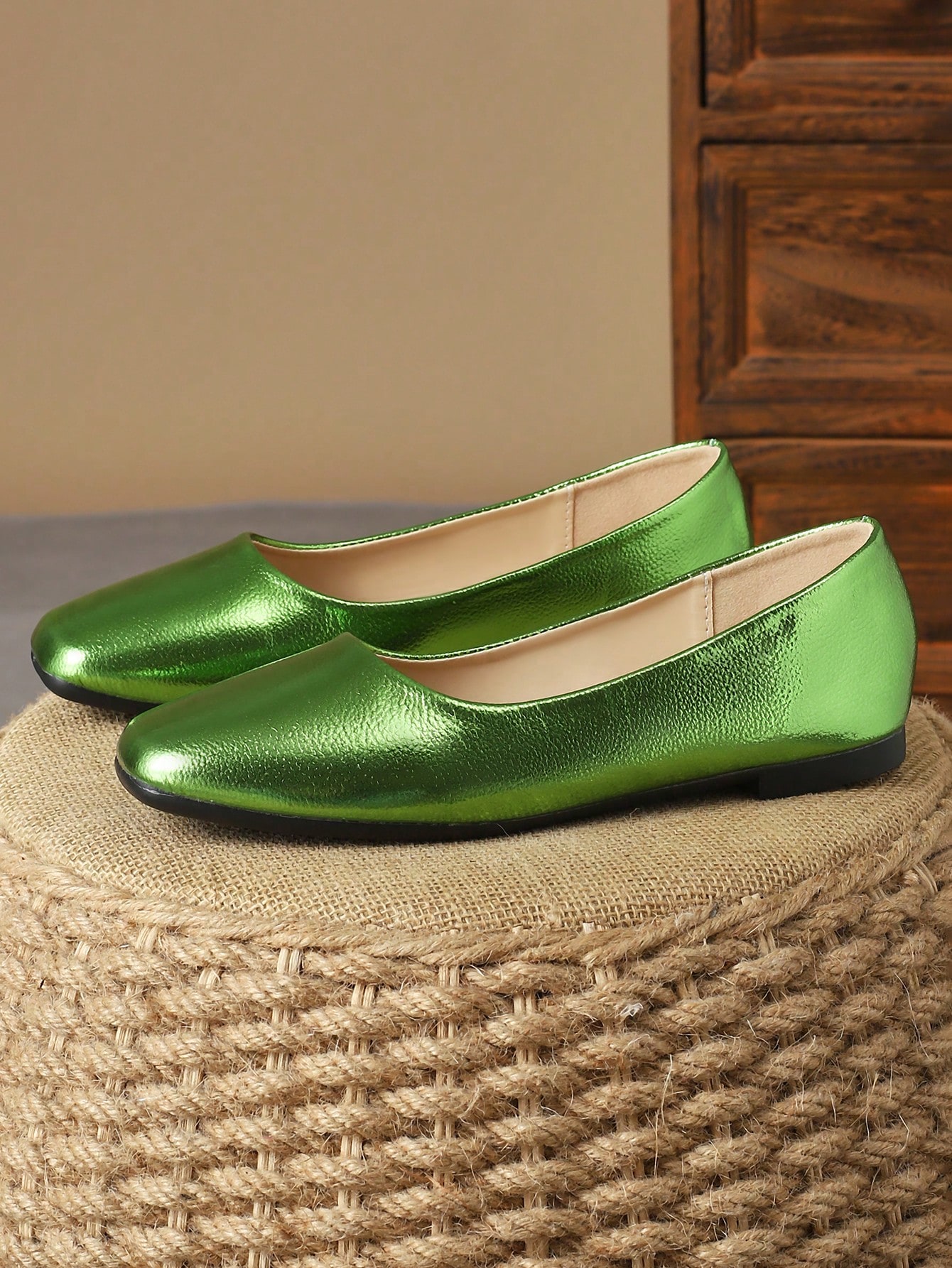 In Green Women Flats