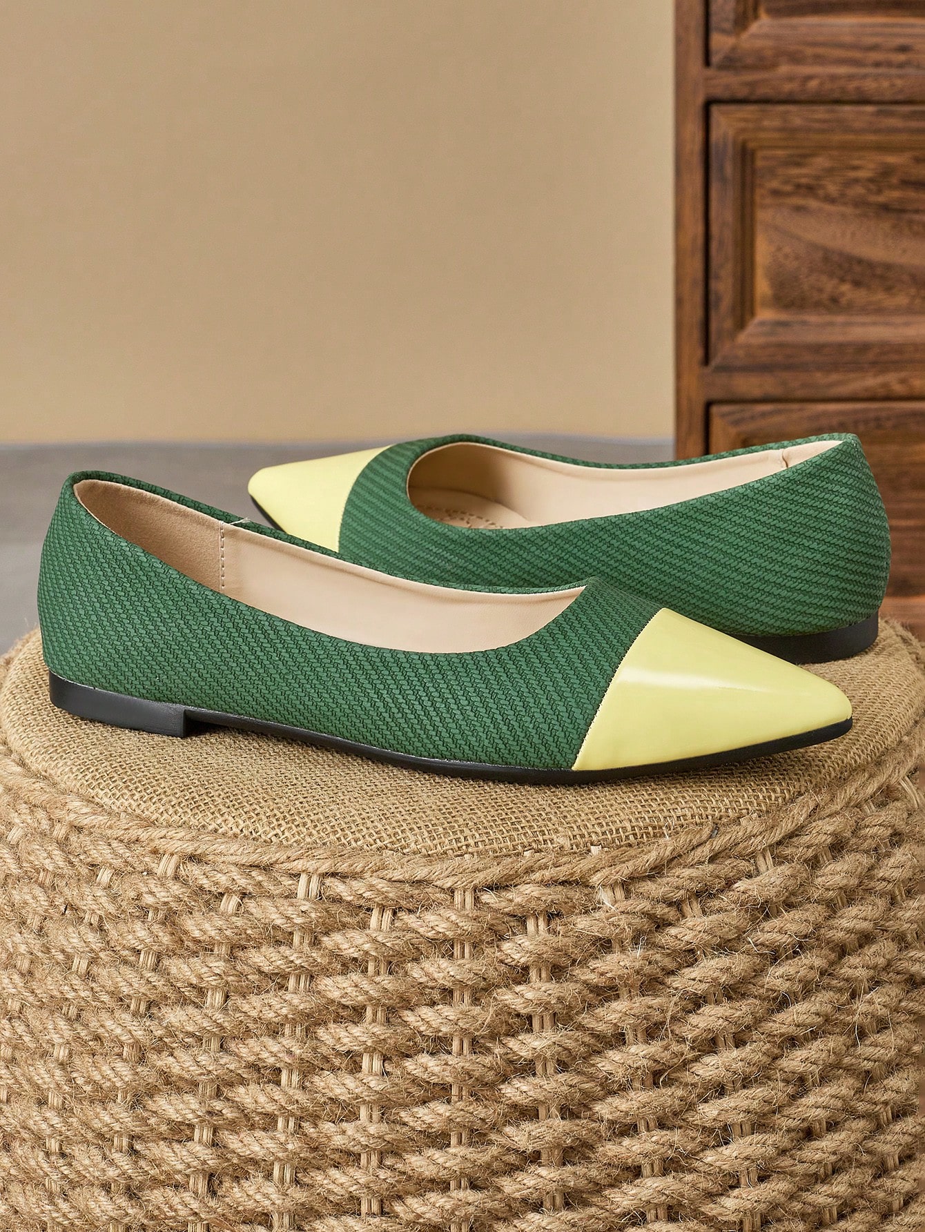 In Green Women Flats