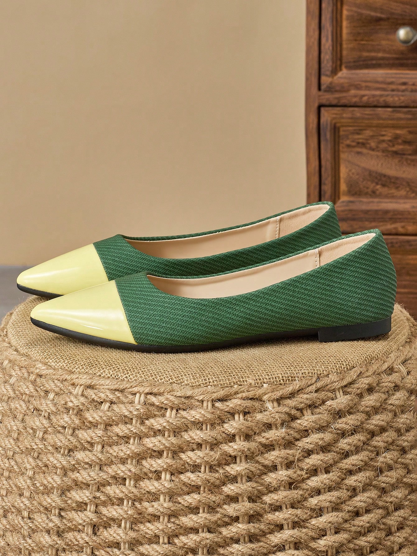 In Green Women Flats