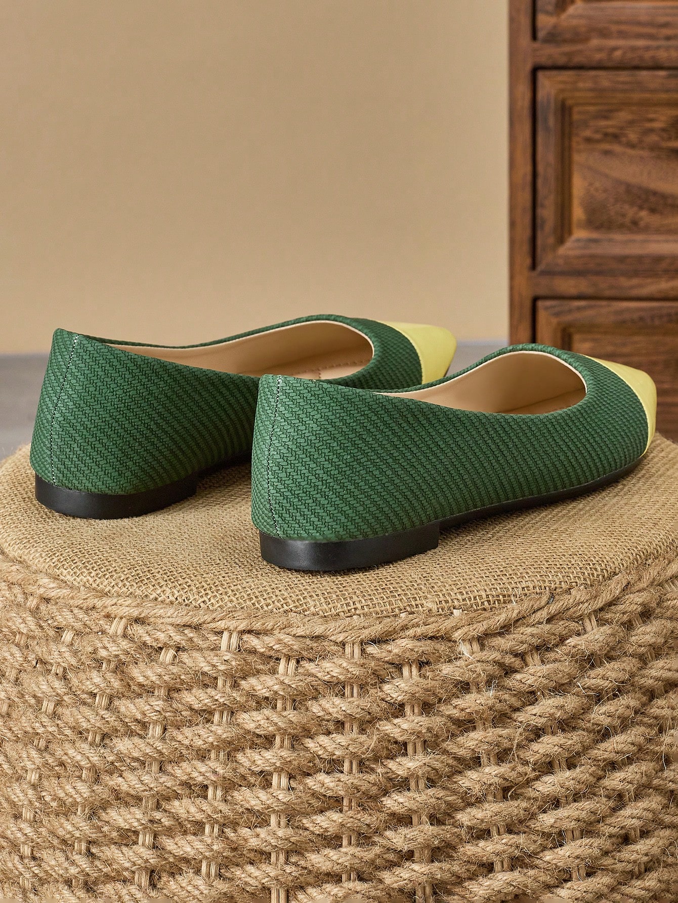 In Green Women Flats