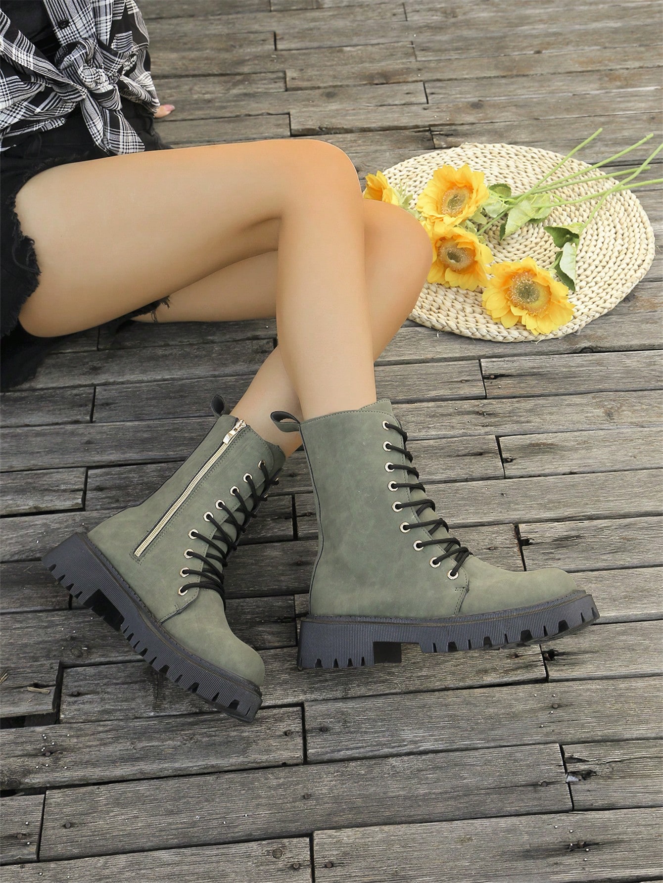 In Green Women Fashion Boots