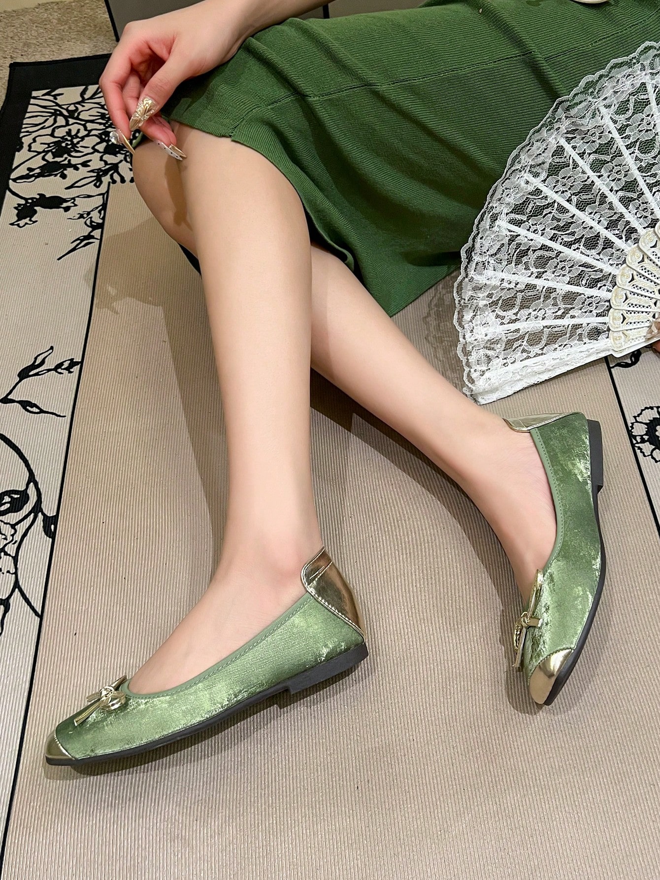 In Green Women Flats