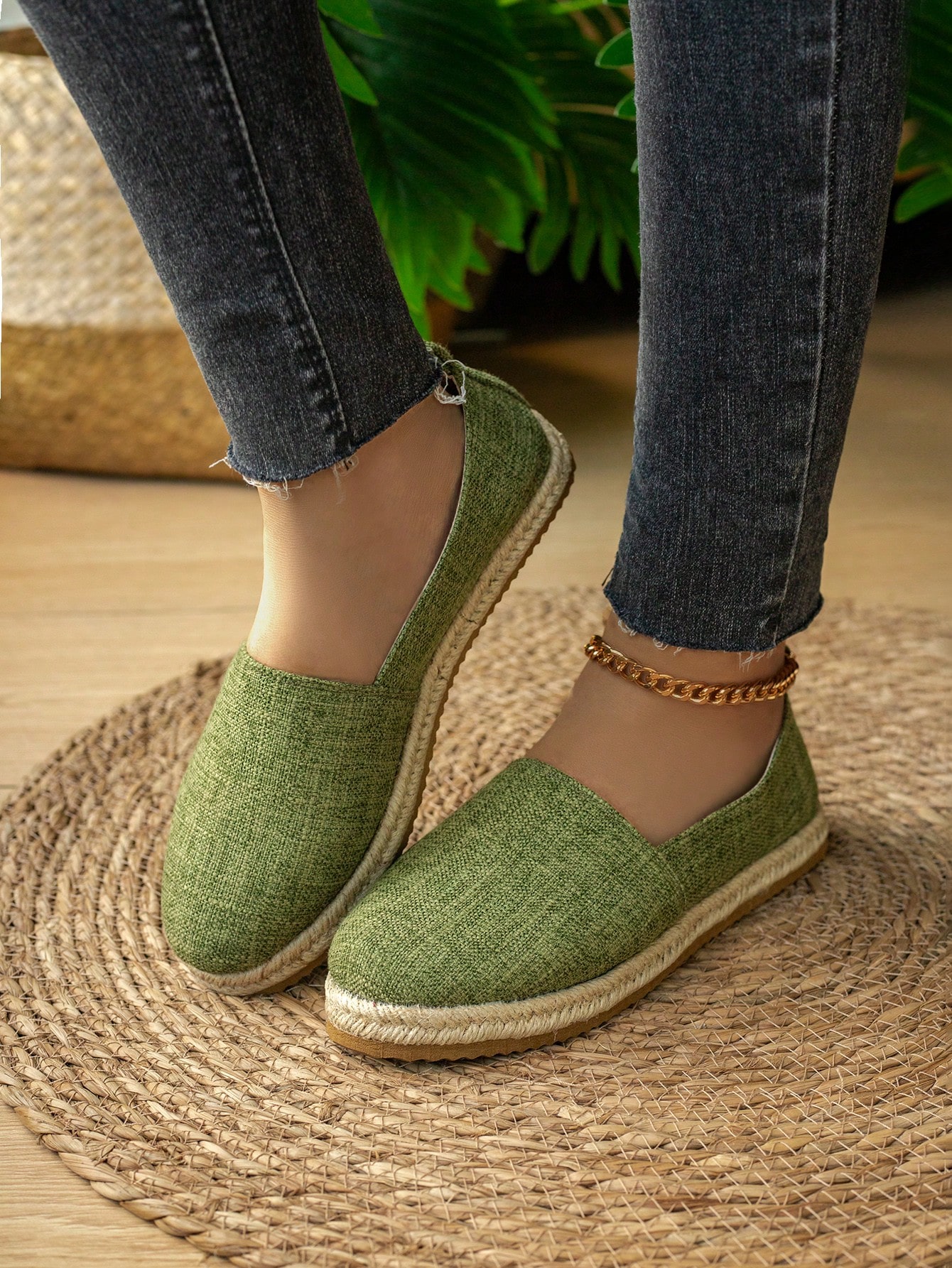 In Green Women Flats