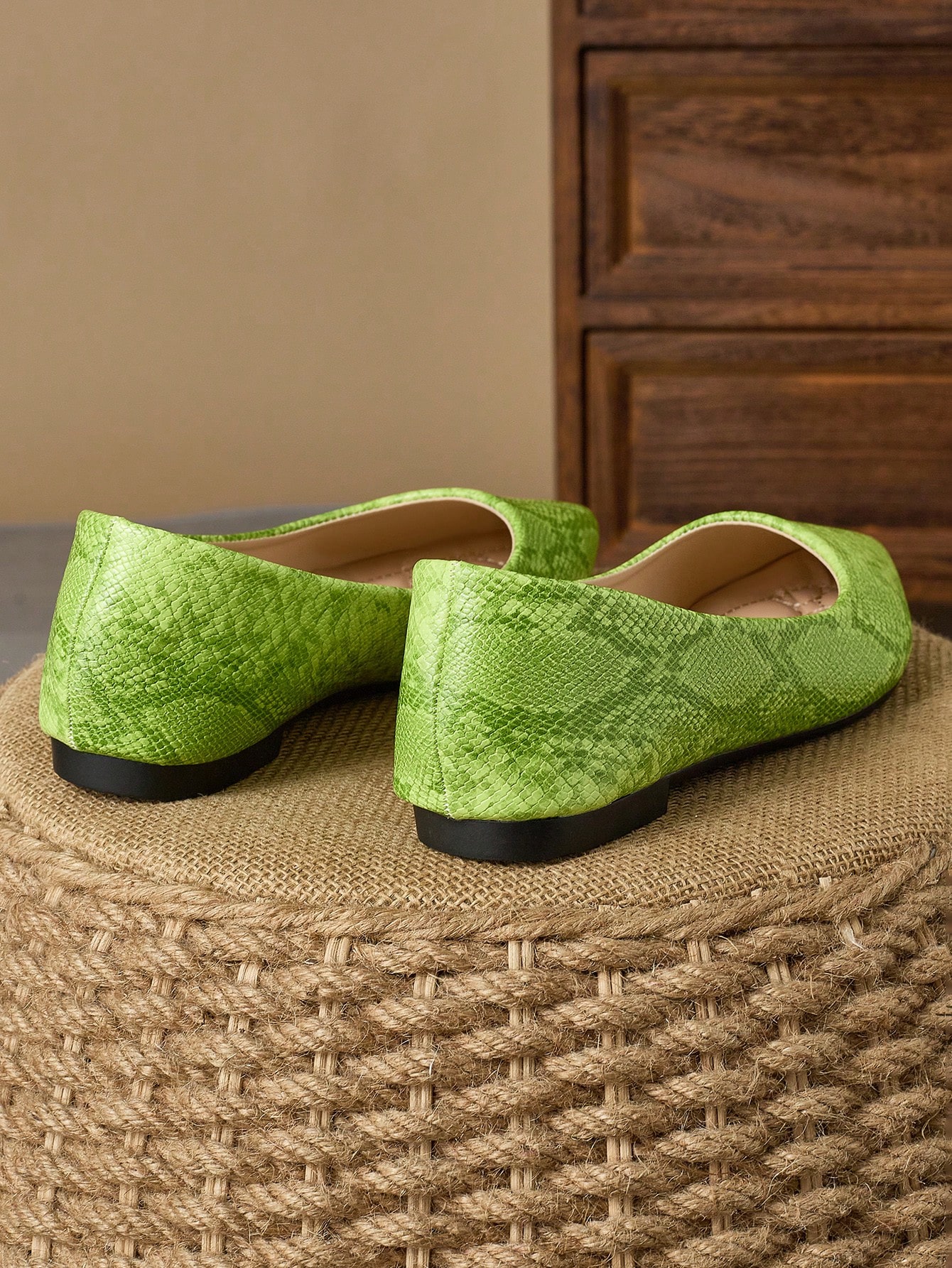 In Green Women Flats