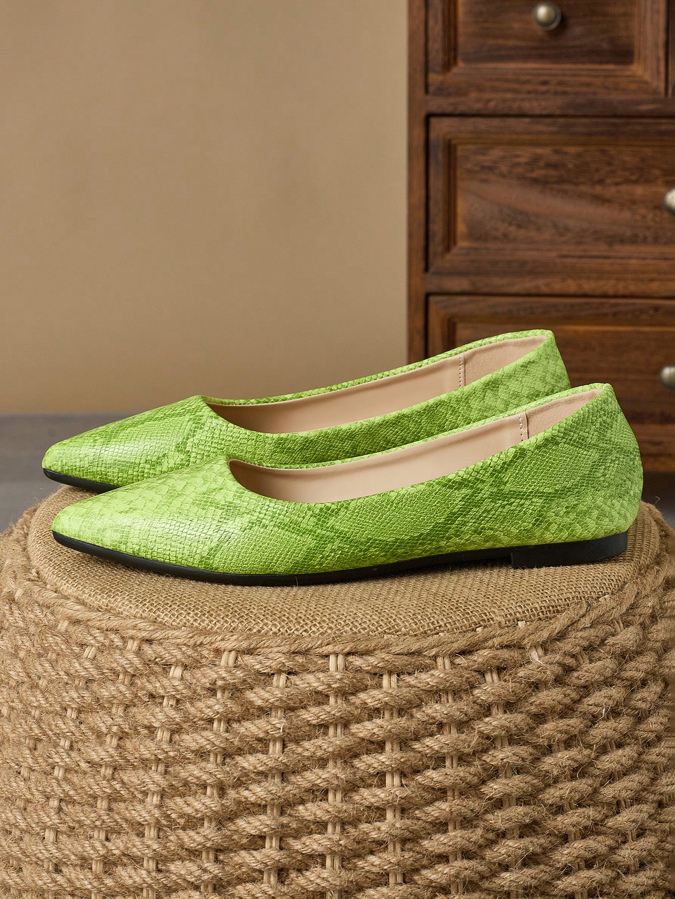 In Green Women Flats