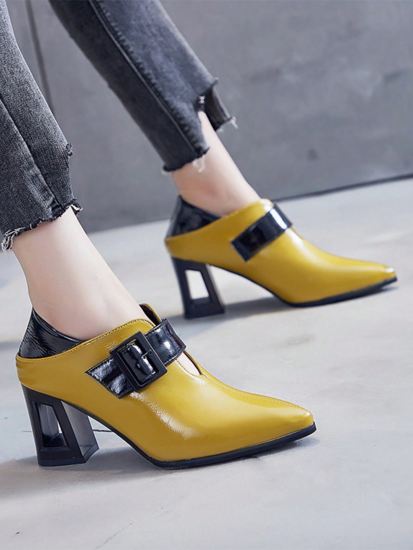 In Yellow Women Pumps