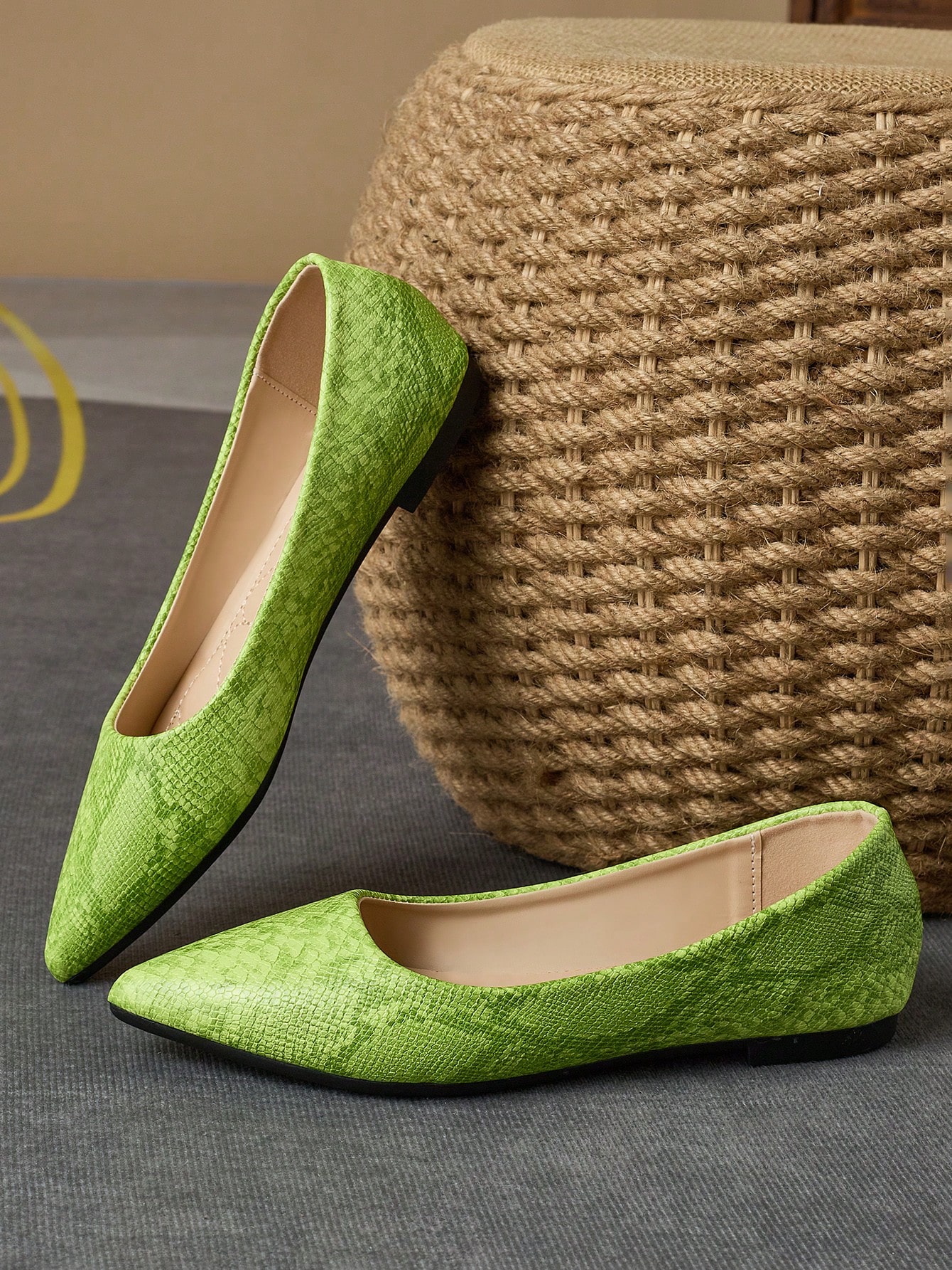 In Green Women Flats