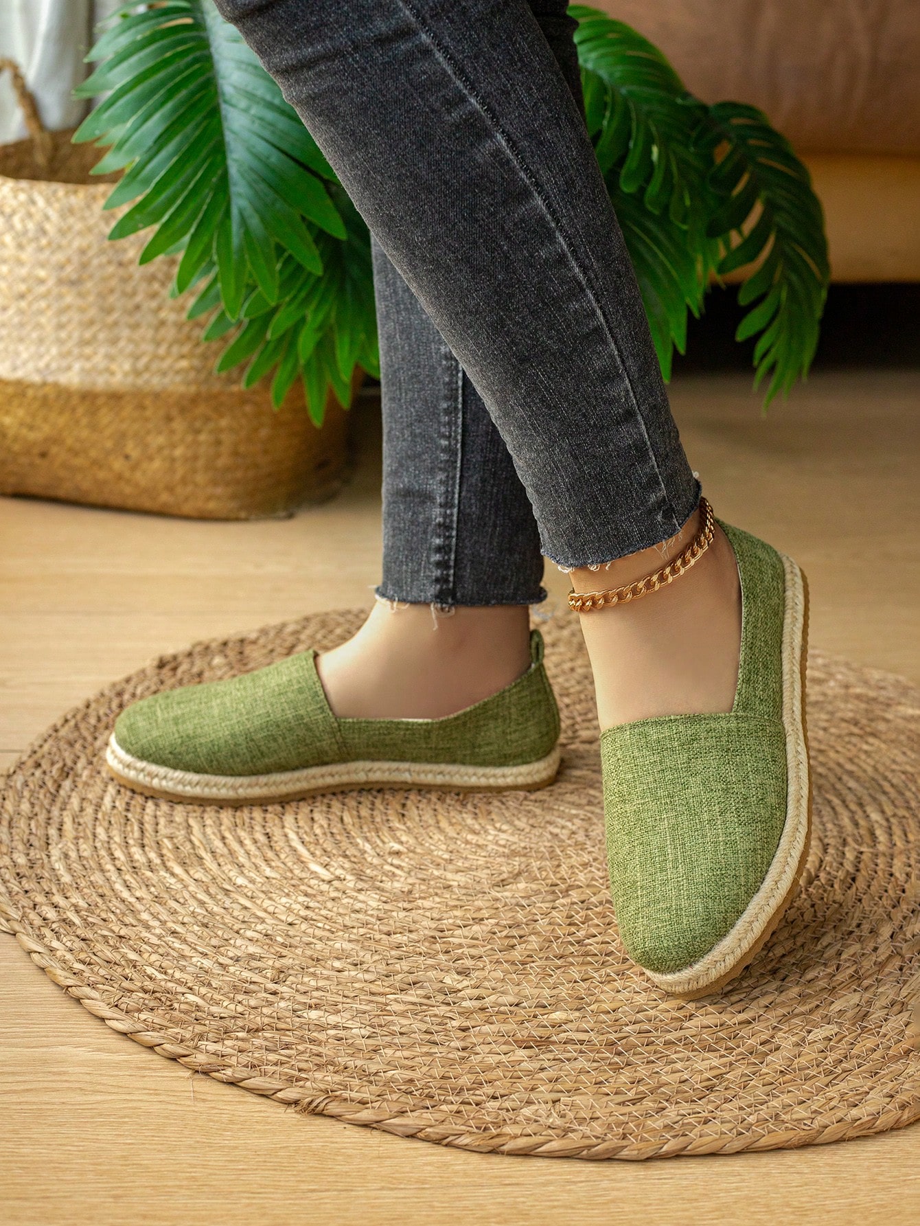 In Green Women Flats