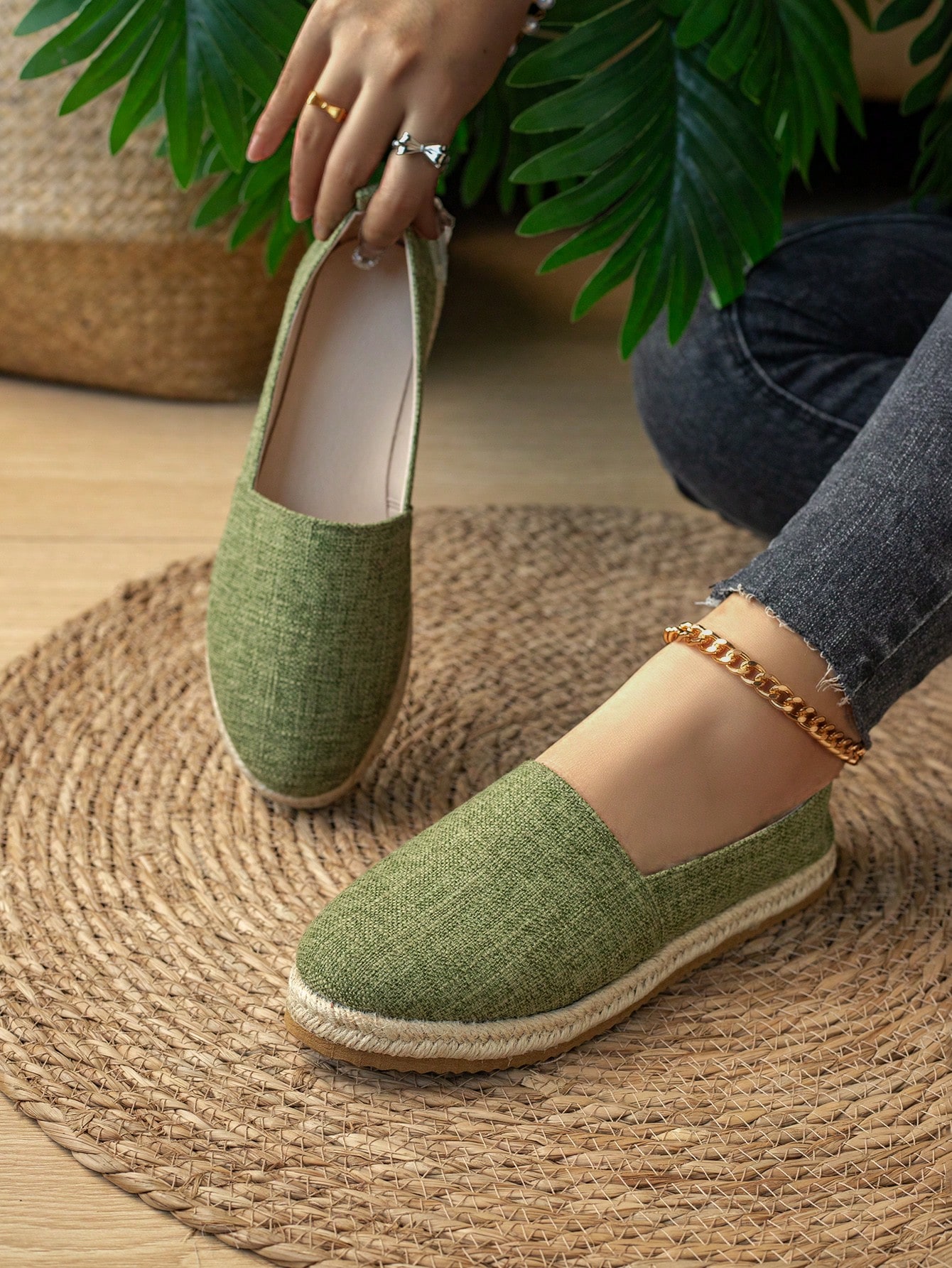 In Green Women Flats