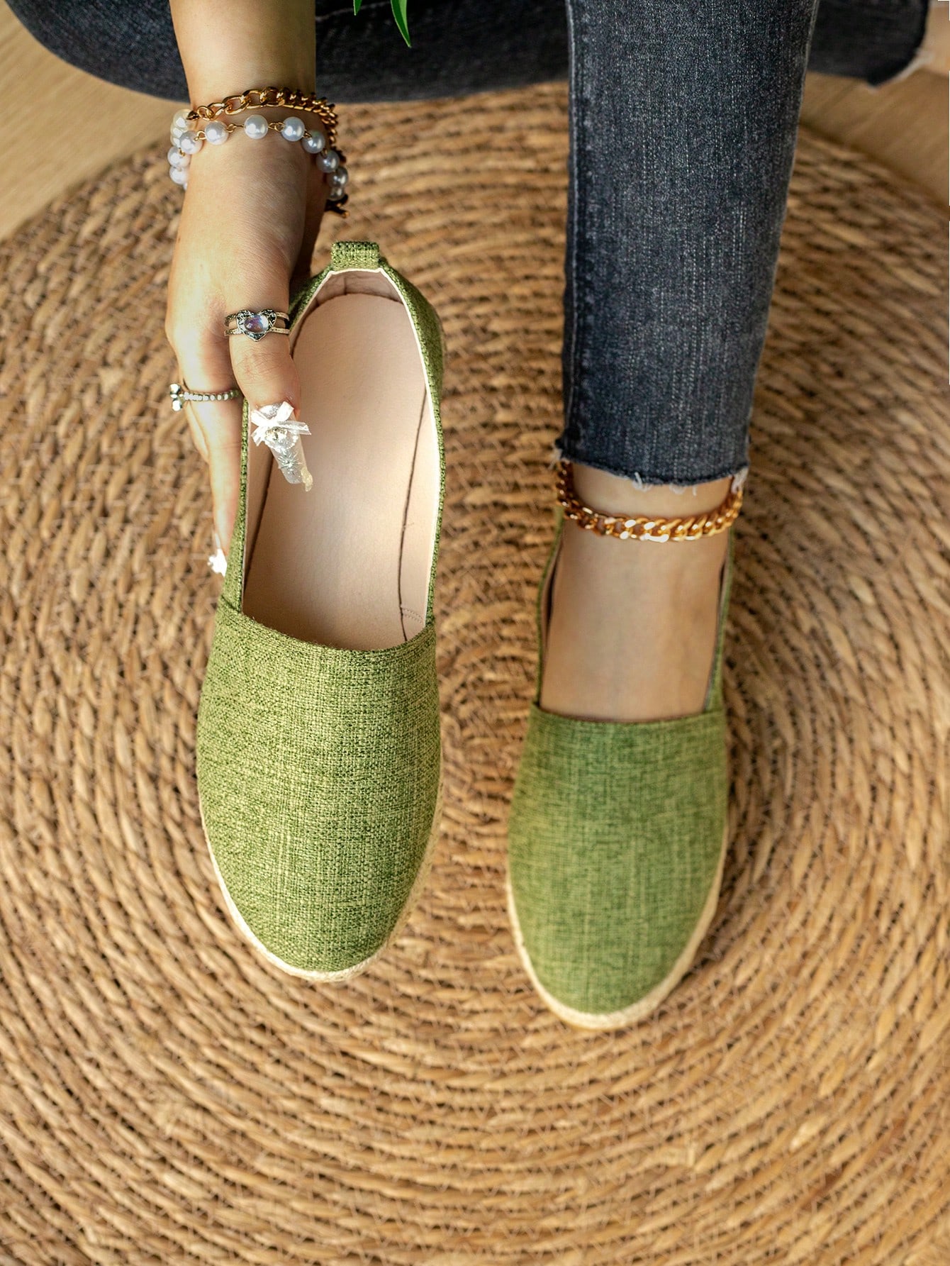 In Green Women Flats