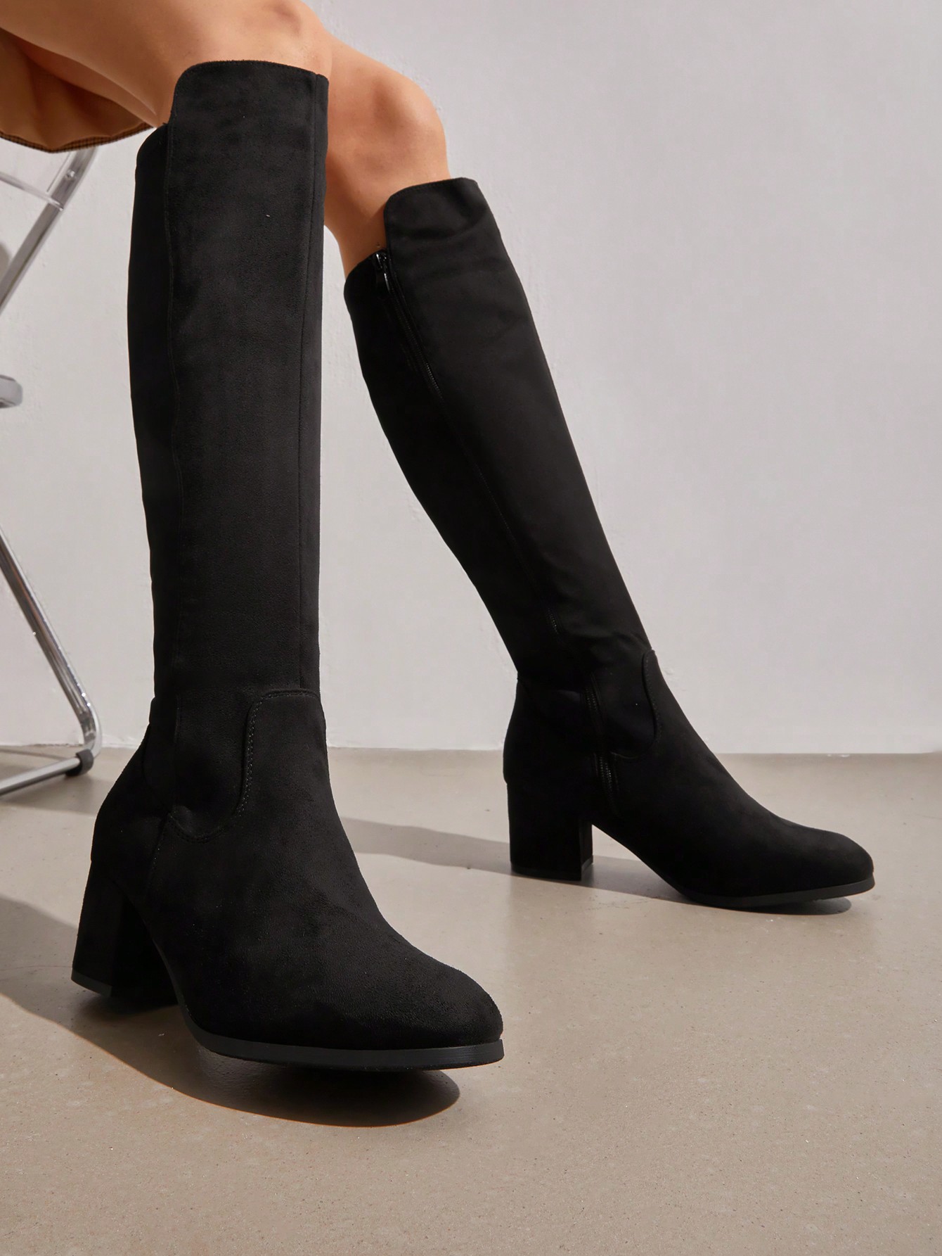 In Black Women Knee-High Boots