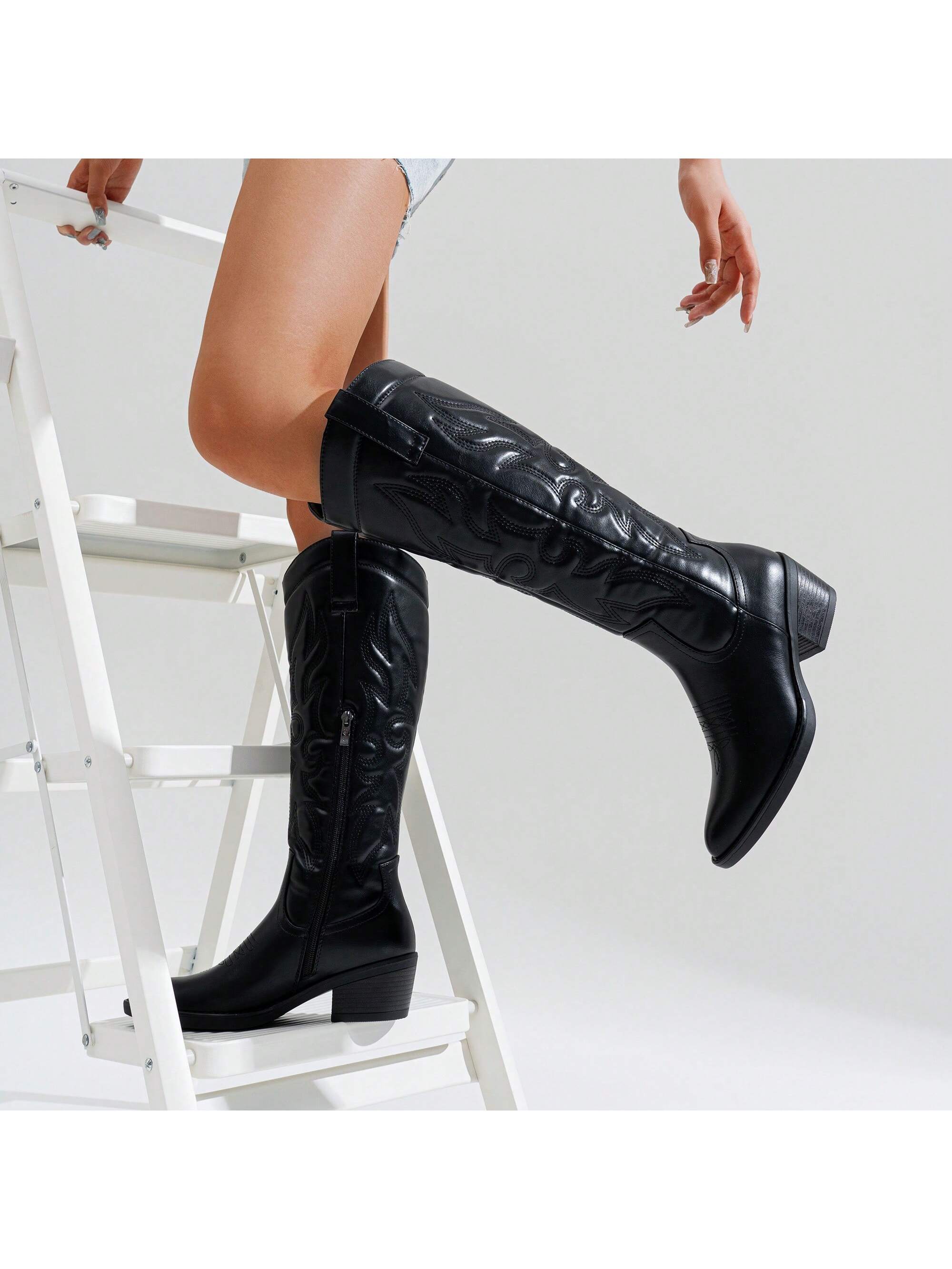 In Black Women Knee-High Boots