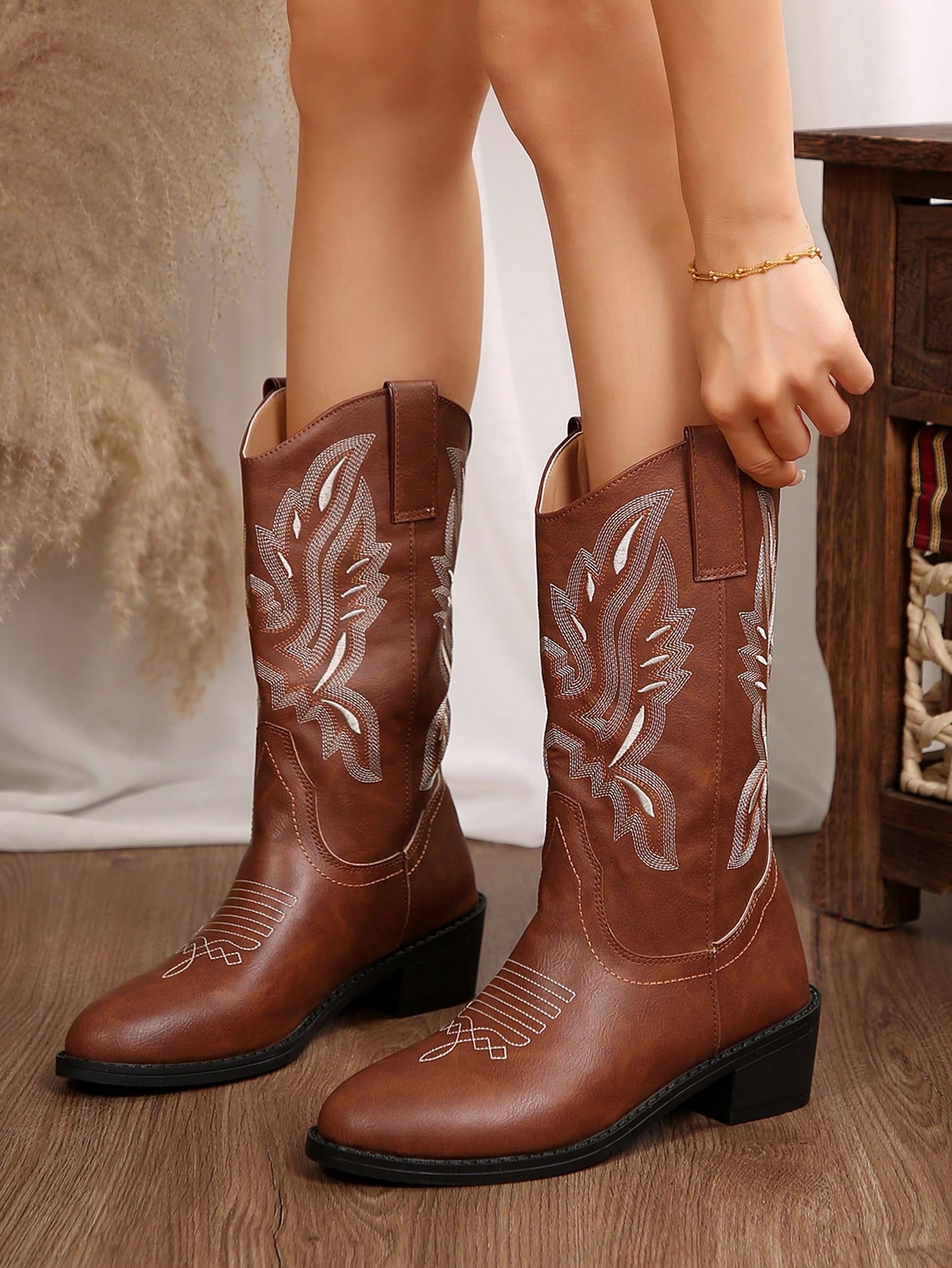 In Brown Women Mid-Calf Boots