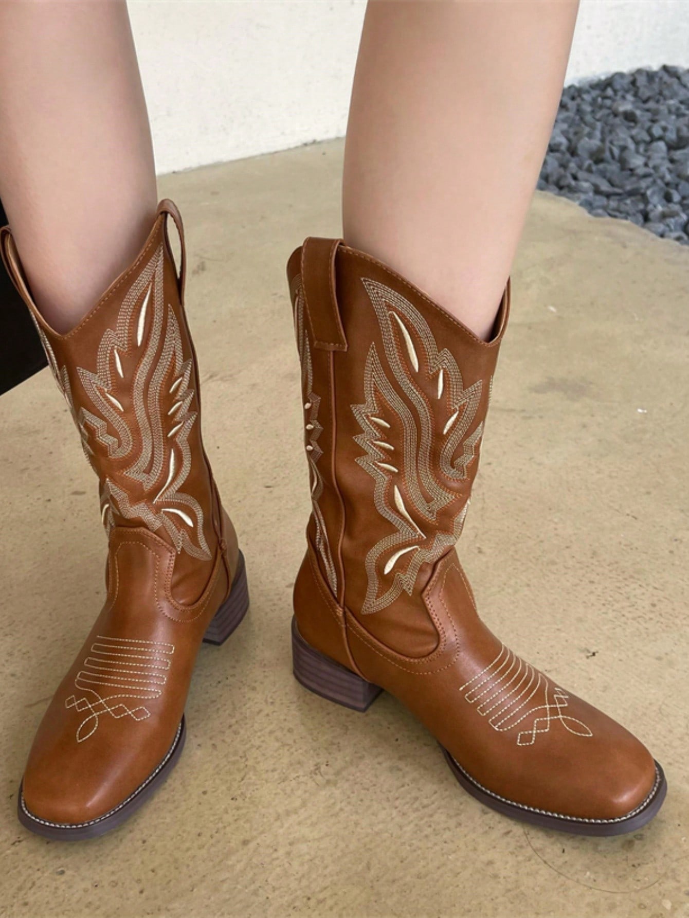 In Brown Women Mid-Calf Boots