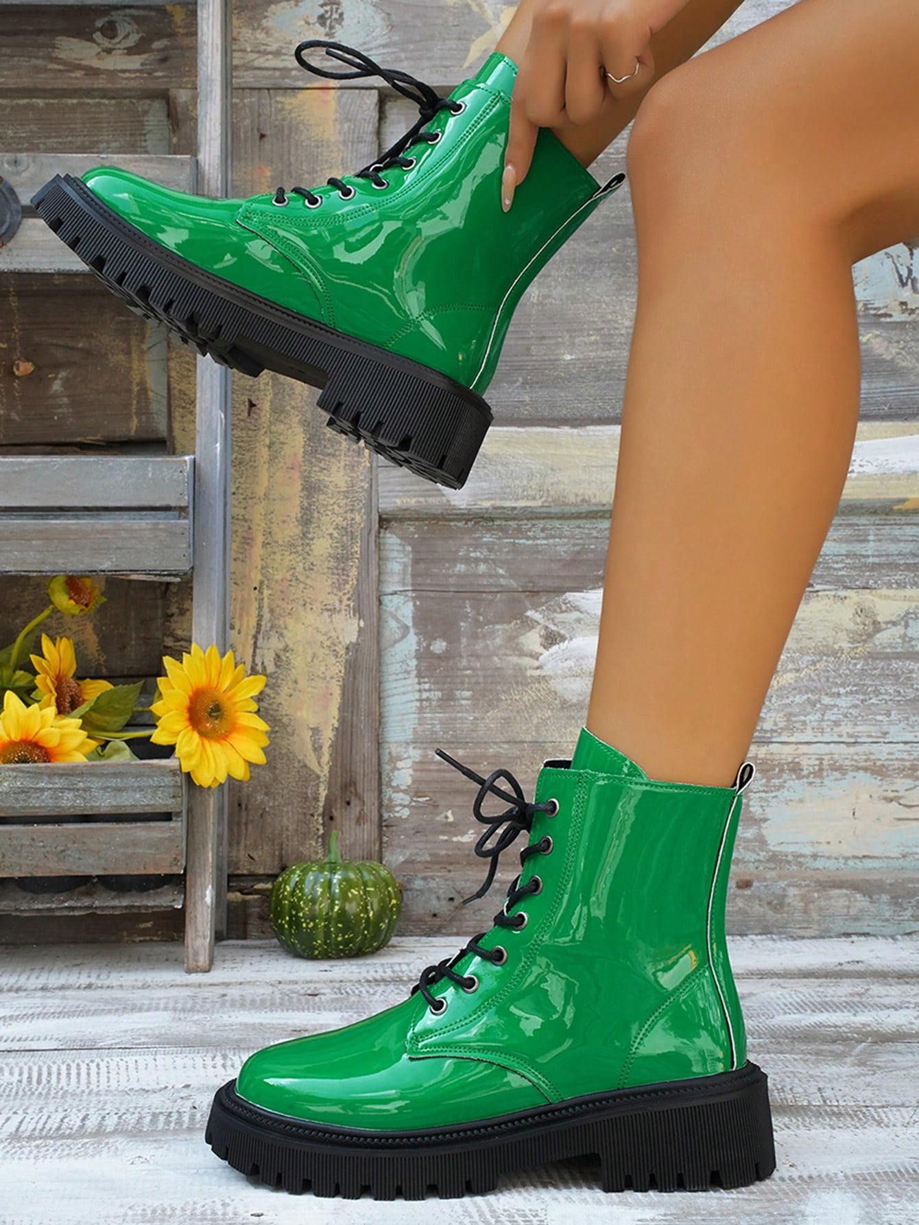 In Green Women Fashion Boots