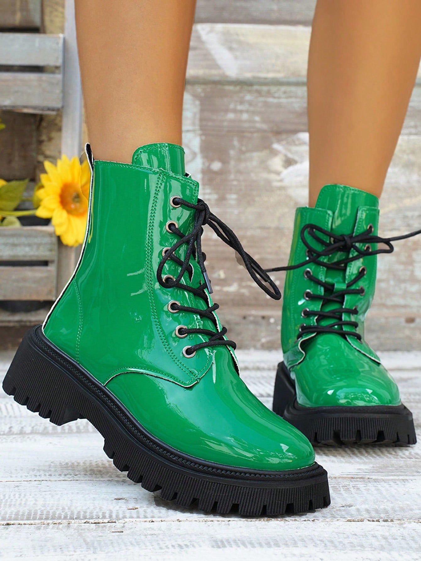 In Green Women Fashion Boots