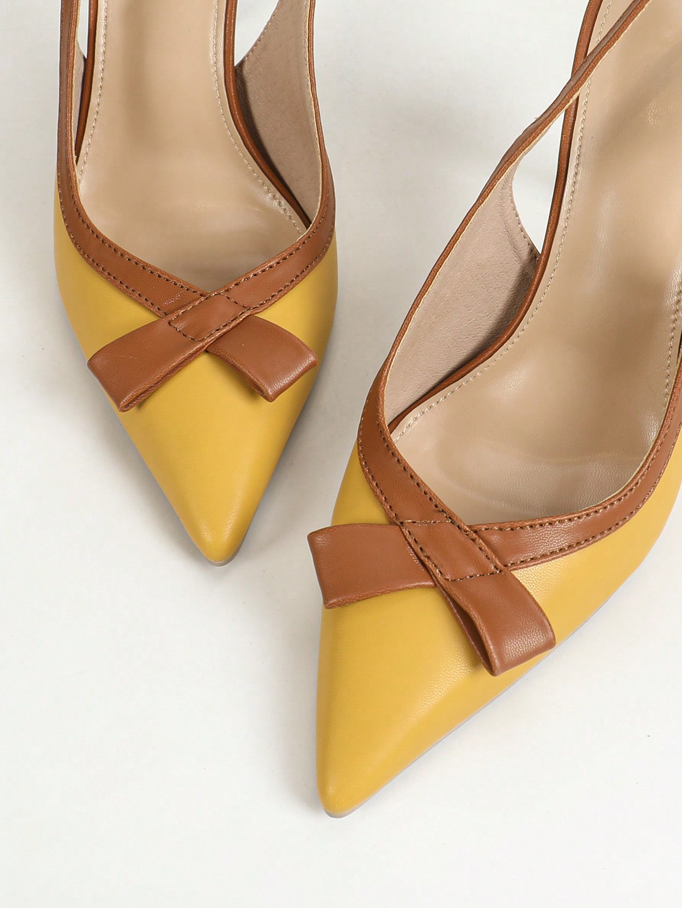 In Yellow Women Pumps