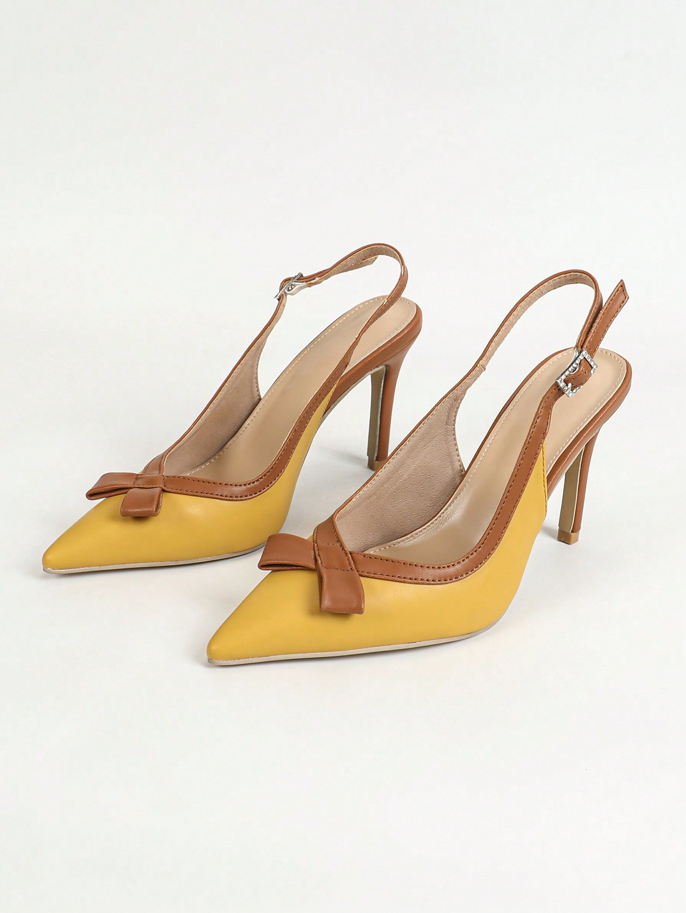 In Yellow Women Pumps