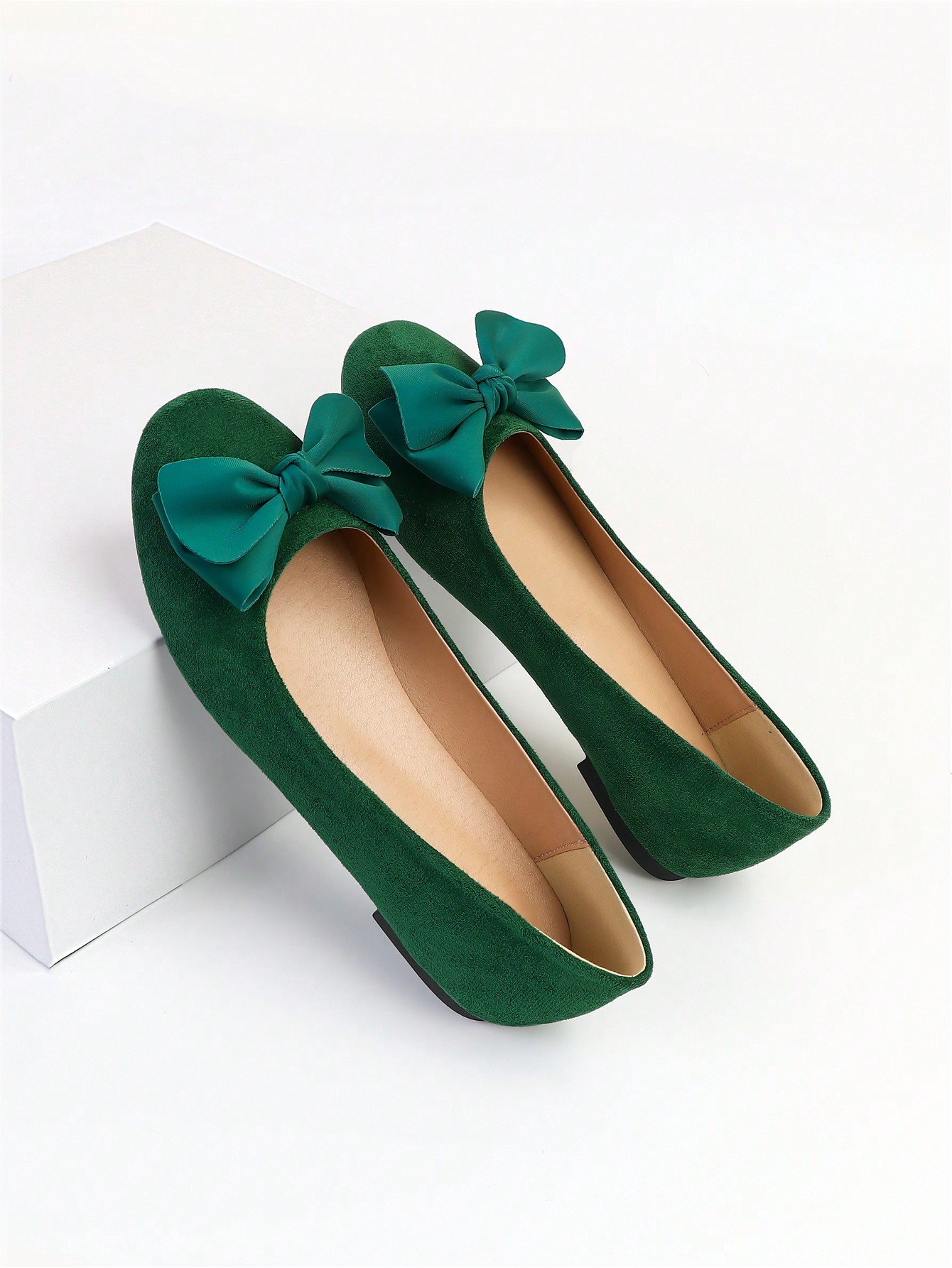 In Green Women Flats