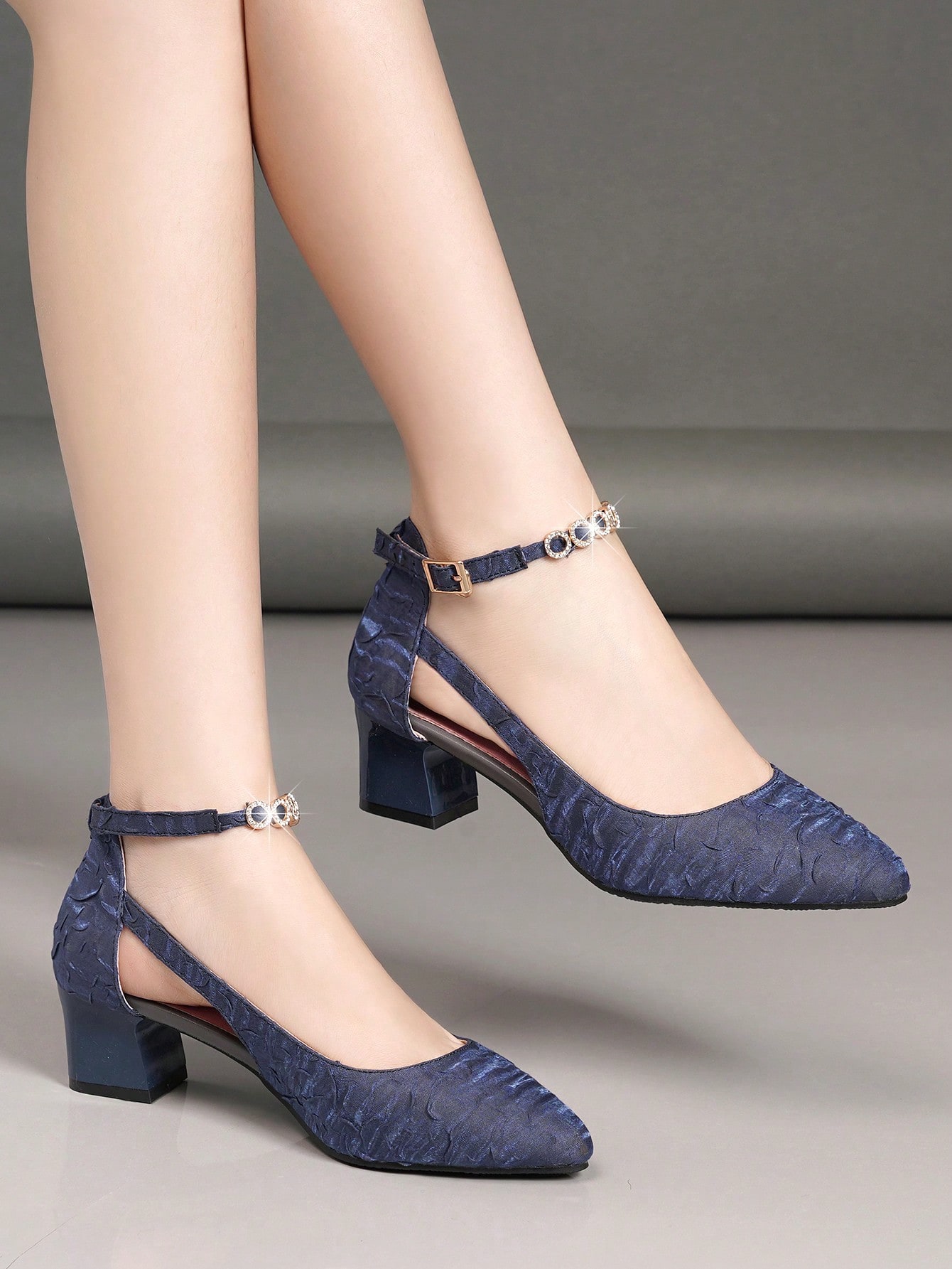 In Navy Blue Women Pumps