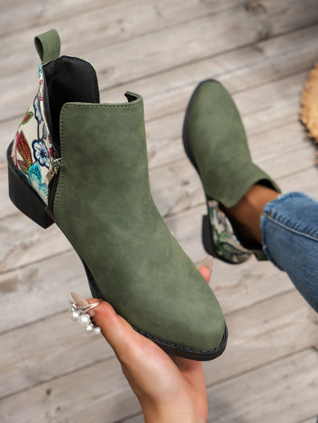 In Green Women Fashion Boots