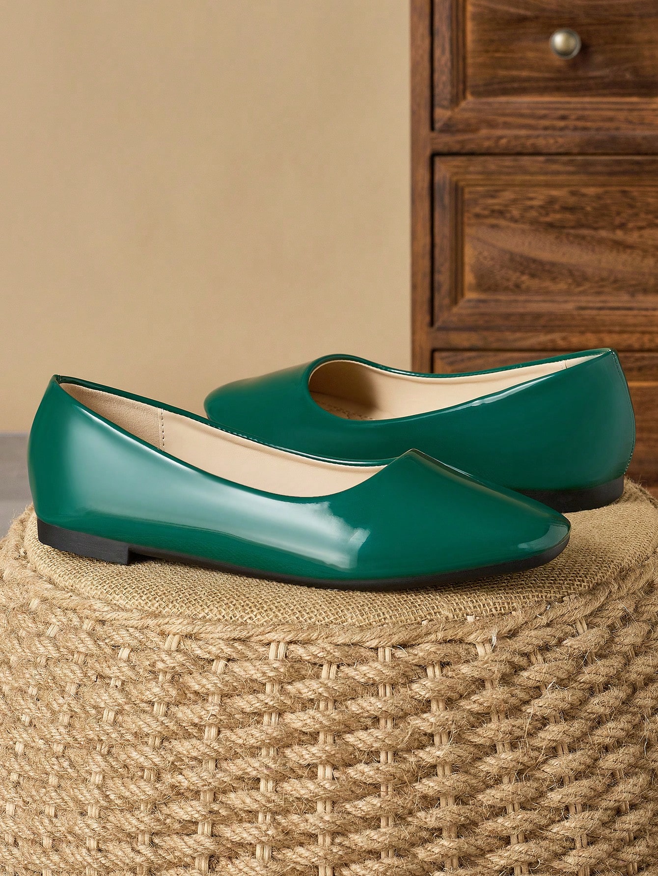 In Green Women Flats