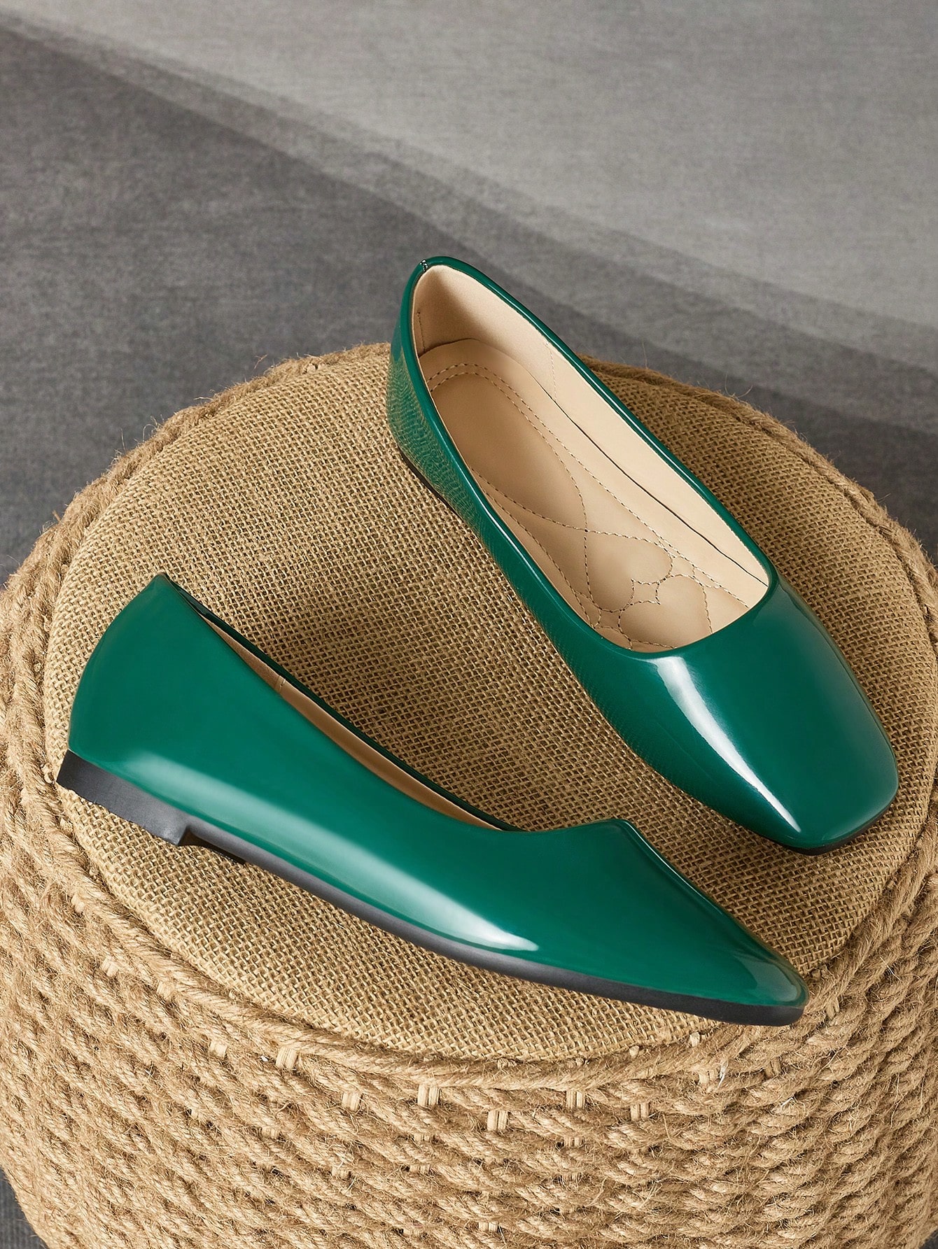 In Green Women Flats