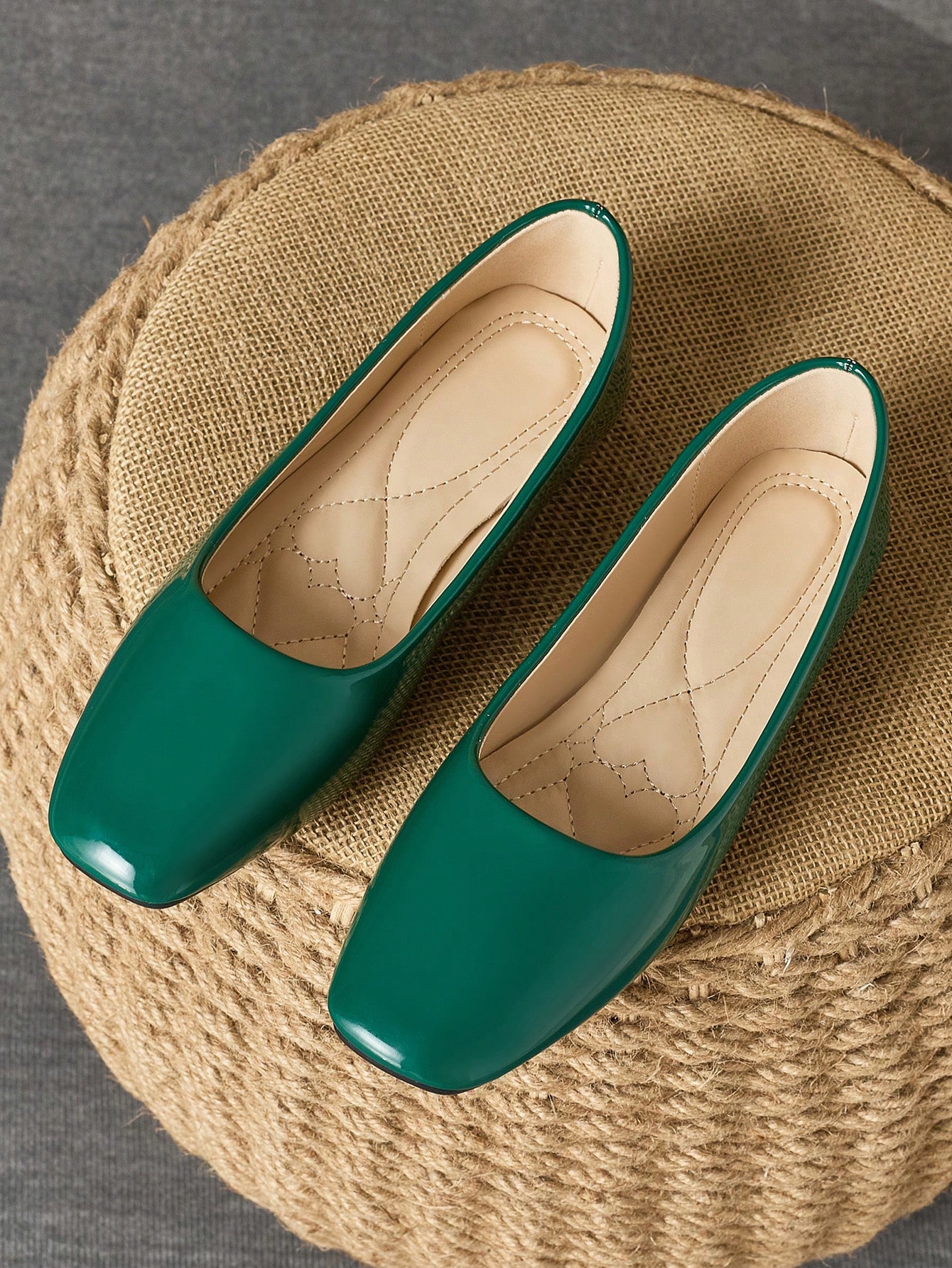 In Green Women Flats