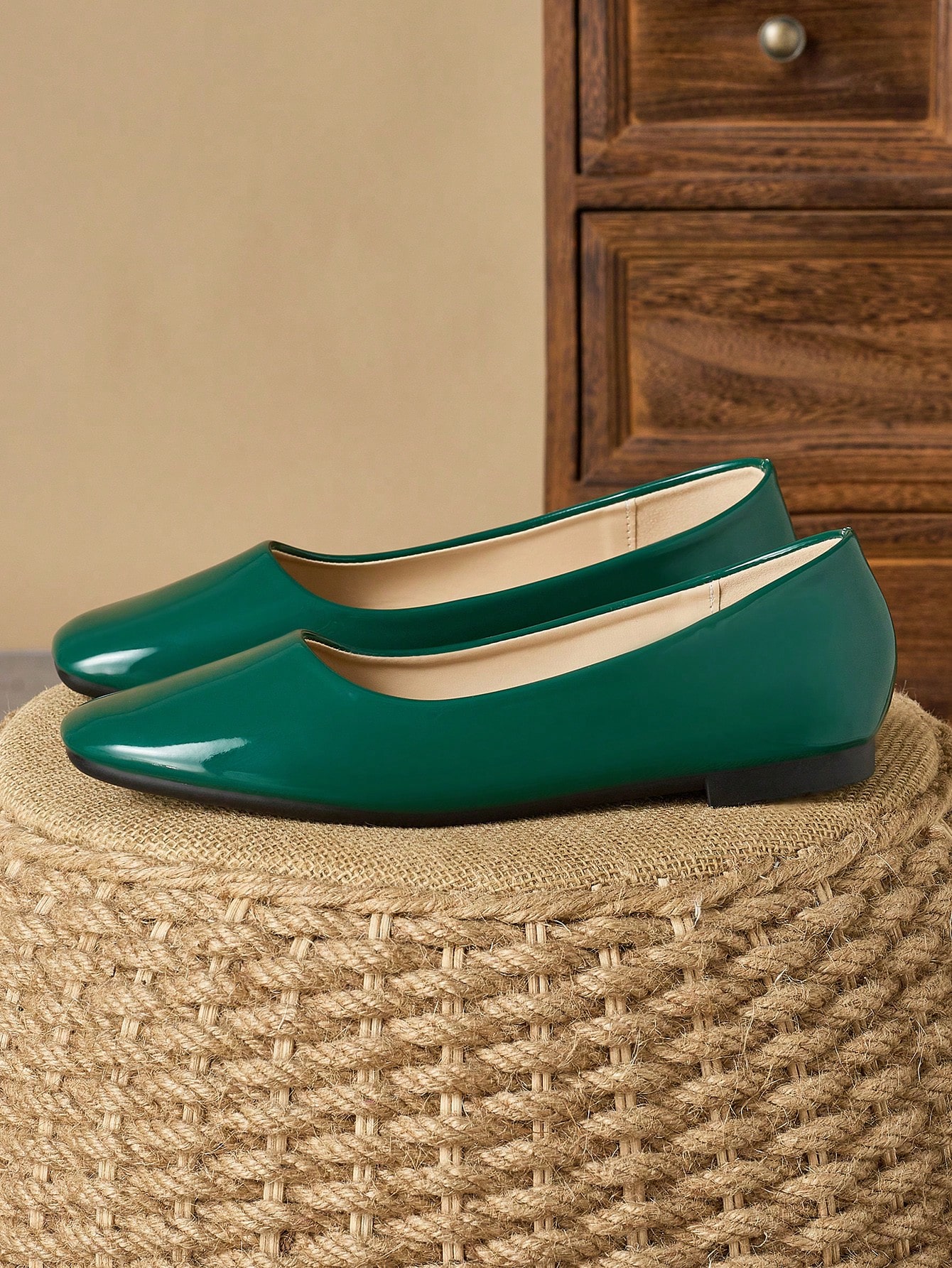 In Green Women Flats