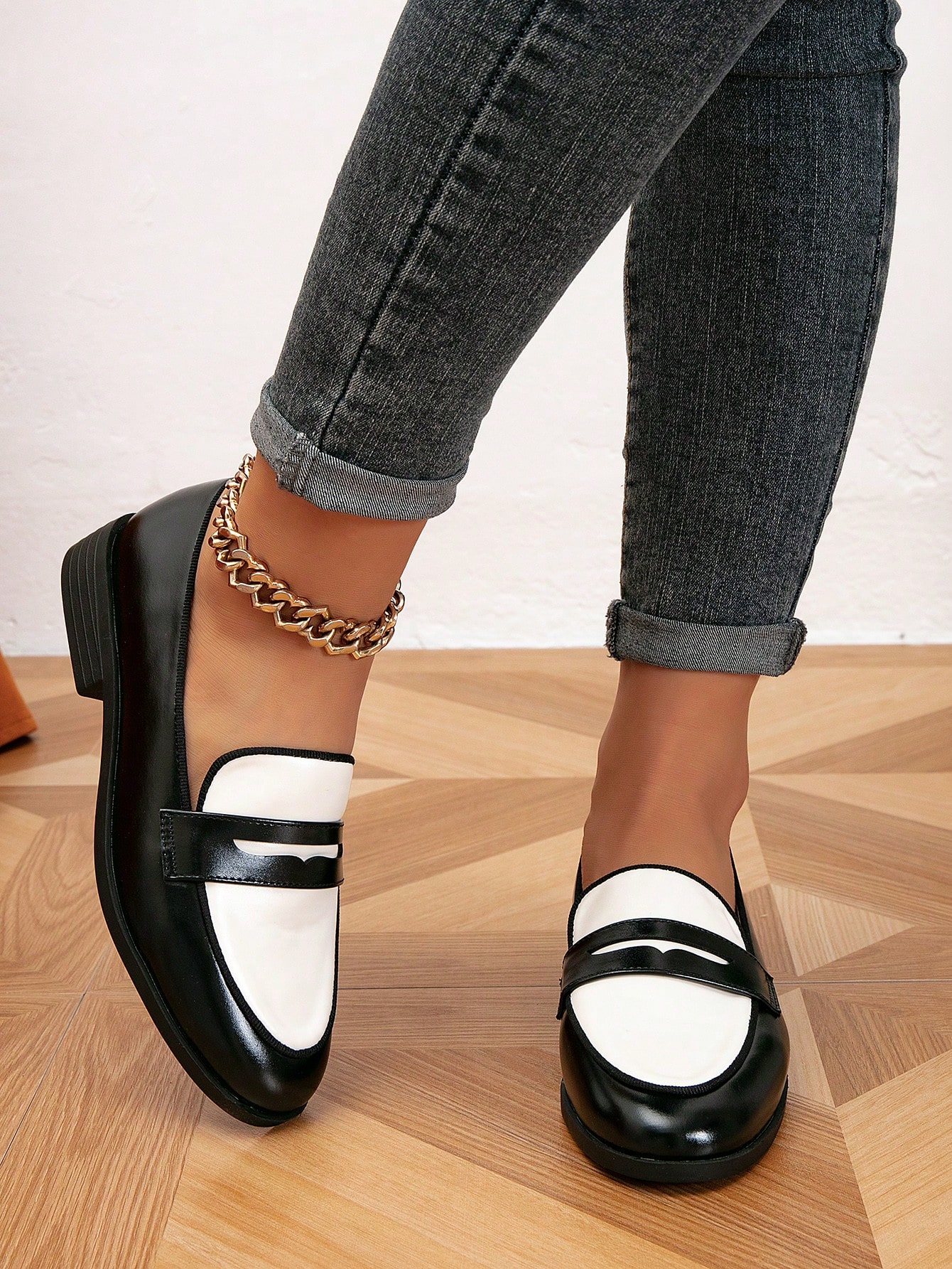 In Black and White Women Flats