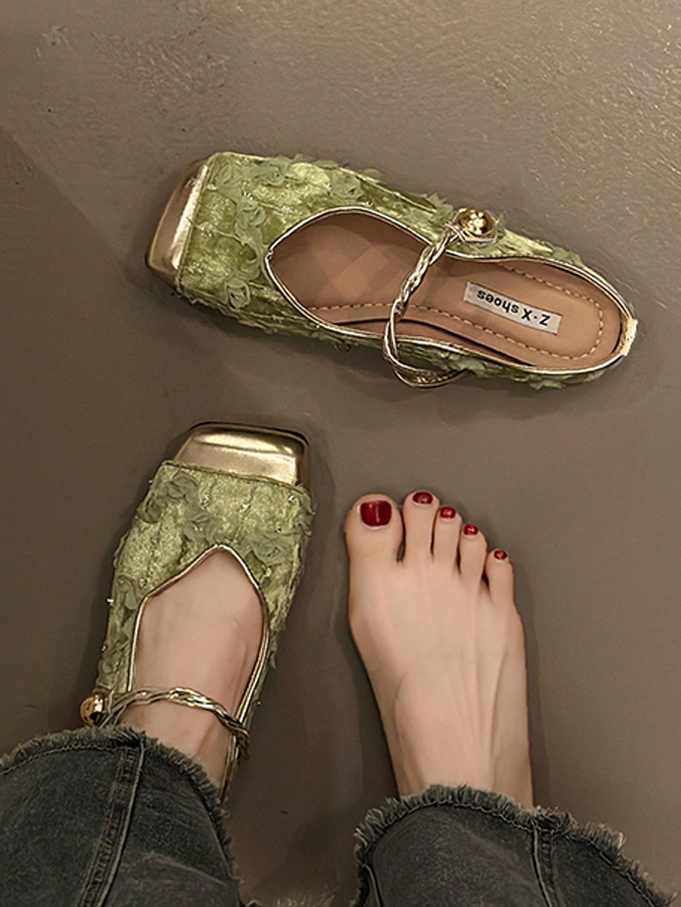 In Green Women Flats